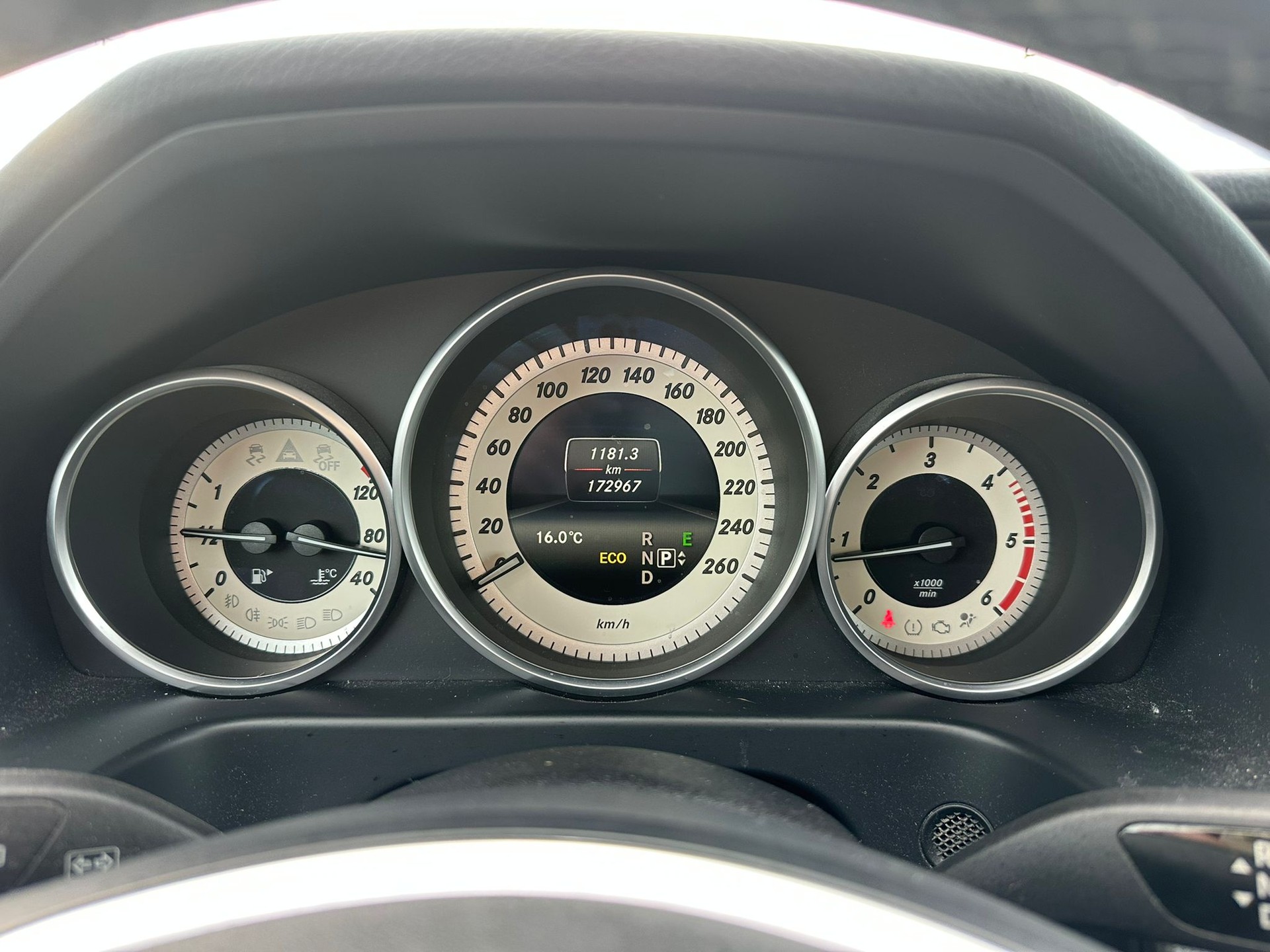 MERCEDES-BENZ E 250 CDI Elégance 4Matic 7G-Tronic-image-15