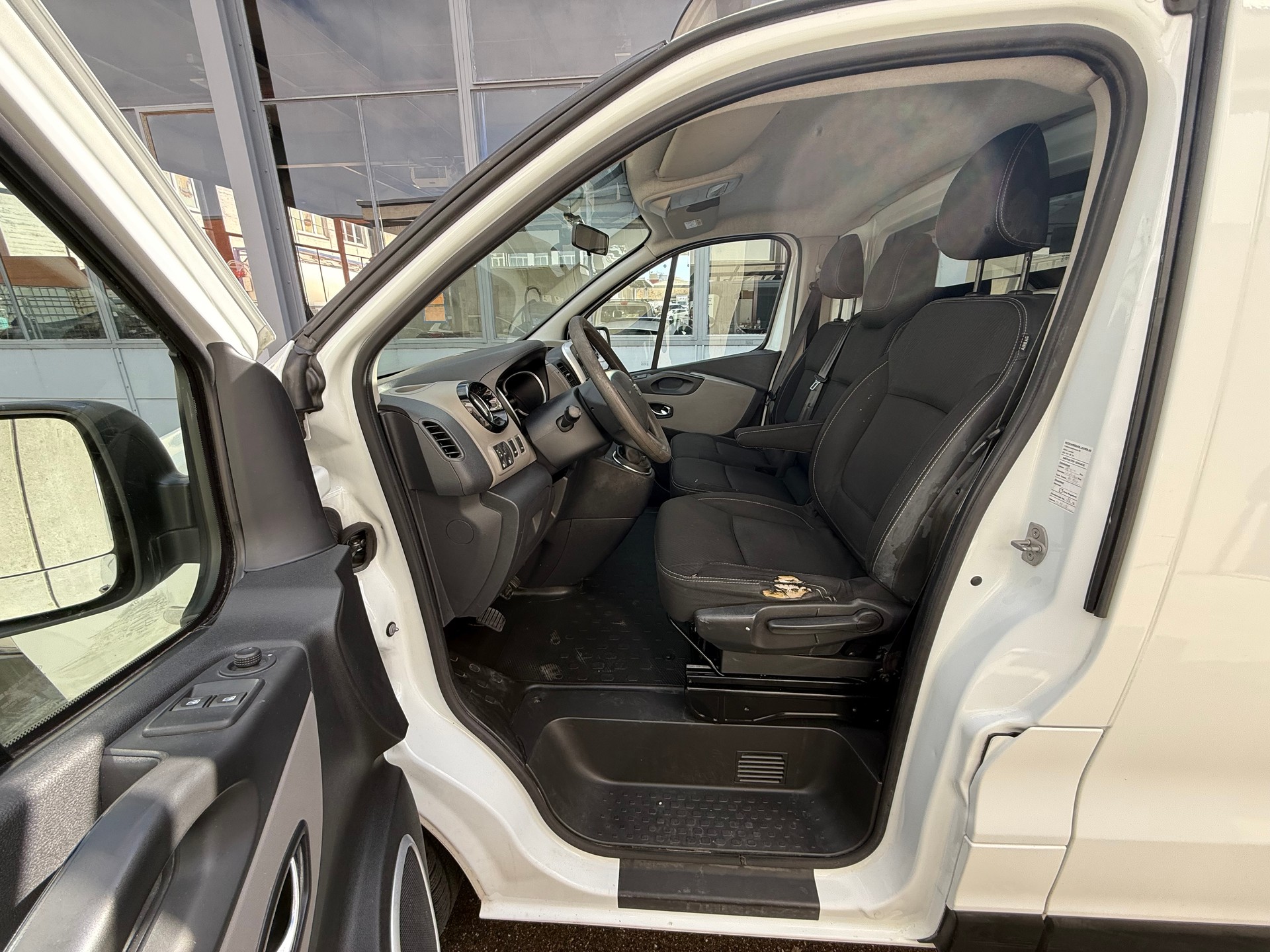 NISSAN NV300 dCi 120 2.9 L2H1 Pro *Aus 1st.Erster CH Hand *Frisch ab MFK *AC *Lange Version *Sanitärausrüstung mit Schubladen-image-8