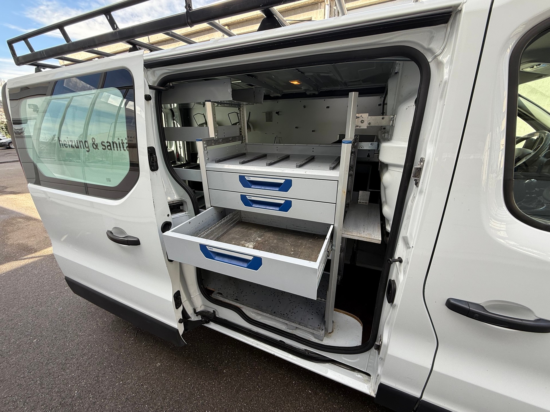 NISSAN NV300 dCi 120 2.9 L2H1 Pro *Aus 1st.Erster CH Hand *Frisch ab MFK *AC *Lange Version *Sanitärausrüstung mit Schubladen-image-4