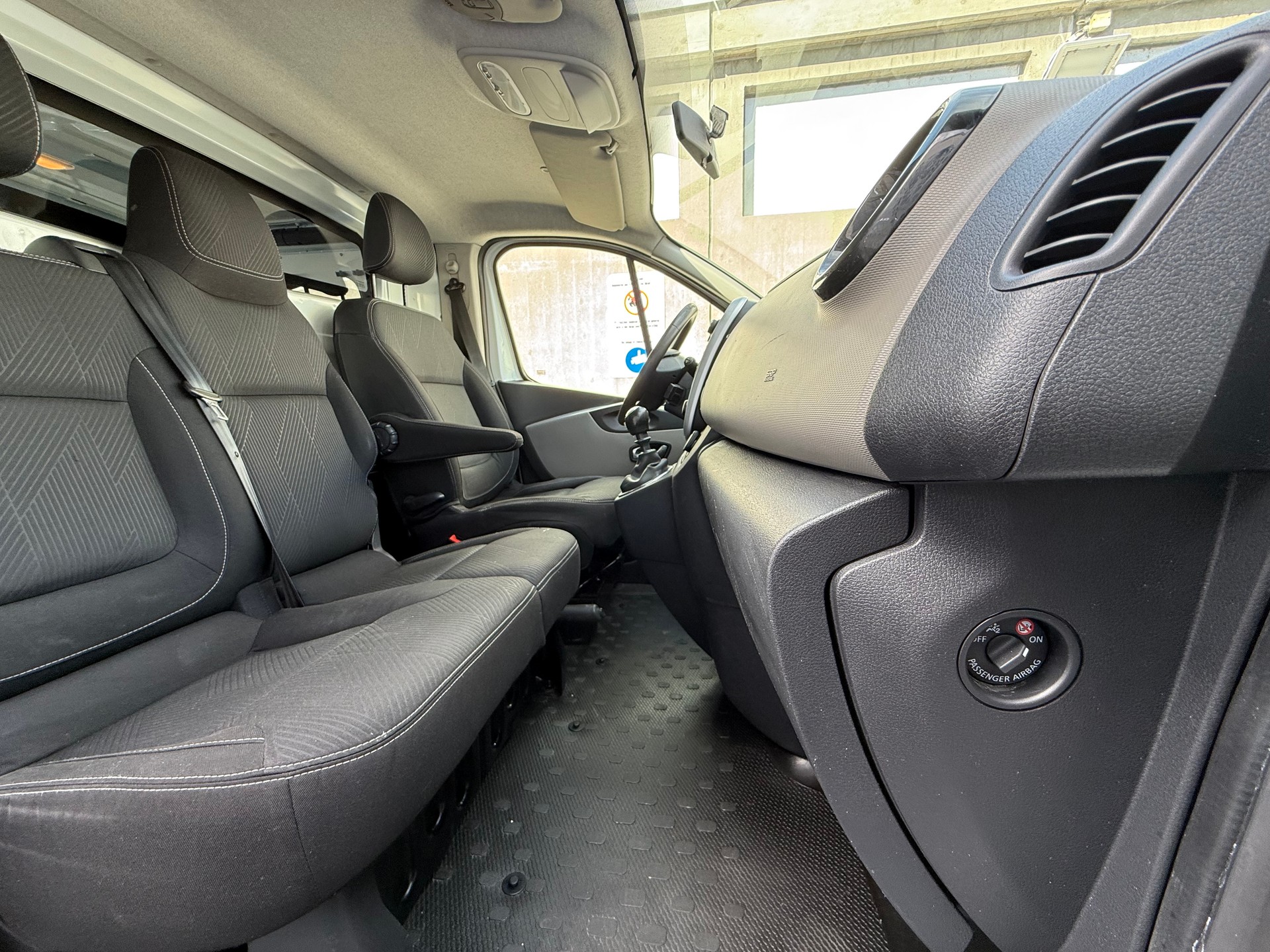 NISSAN NV300 dCi 120 2.9 L2H1 Pro *Aus 1st.Erster CH Hand *Frisch ab MFK *AC *Lange Version *Sanitärausrüstung mit Schubladen-image-12