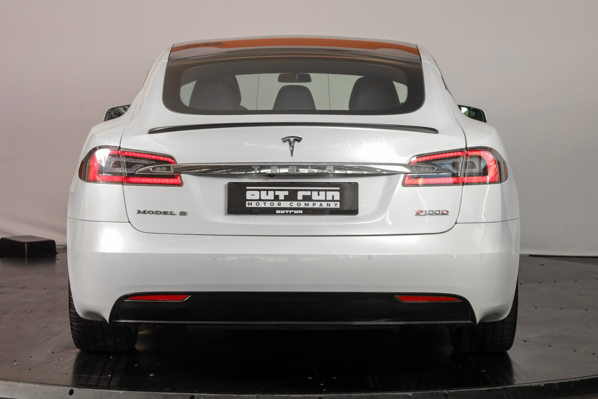 TESLA Model S 100 D Performance-showroom-element-3