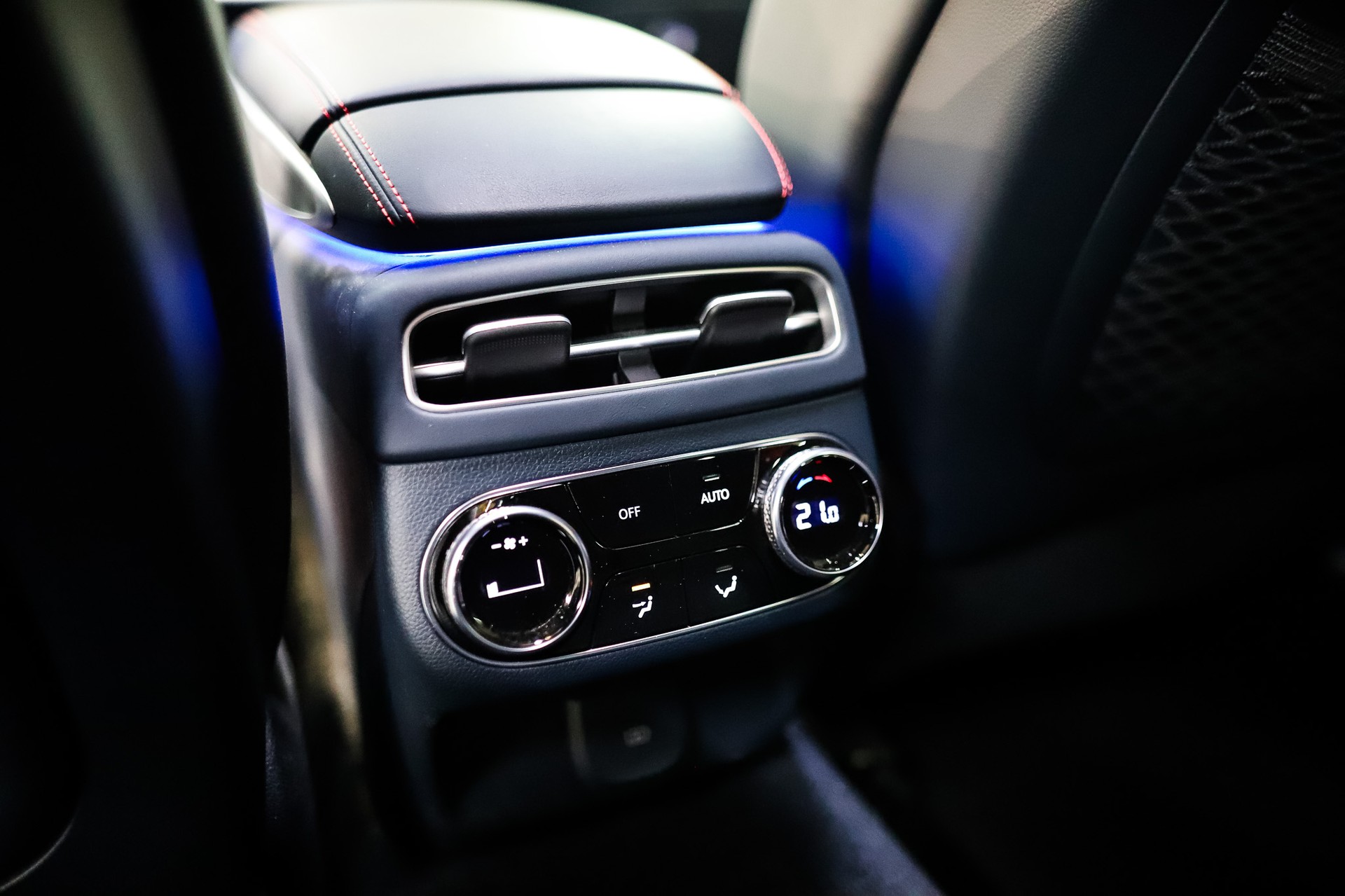 GENESIS GV70 2.5 TGDI Sport AT8 AWD Matterhorn White-image-21