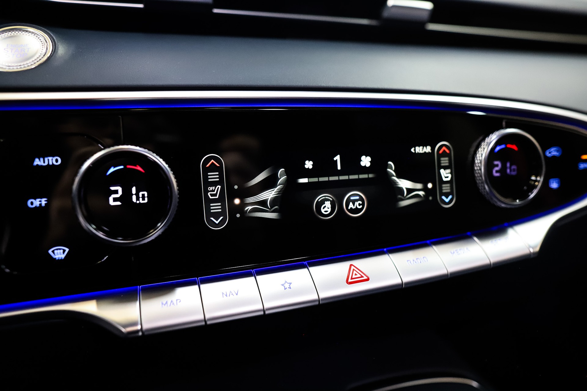 GENESIS GV70 2.5 TGDI Sport AT8 AWD Matterhorn White-image-12