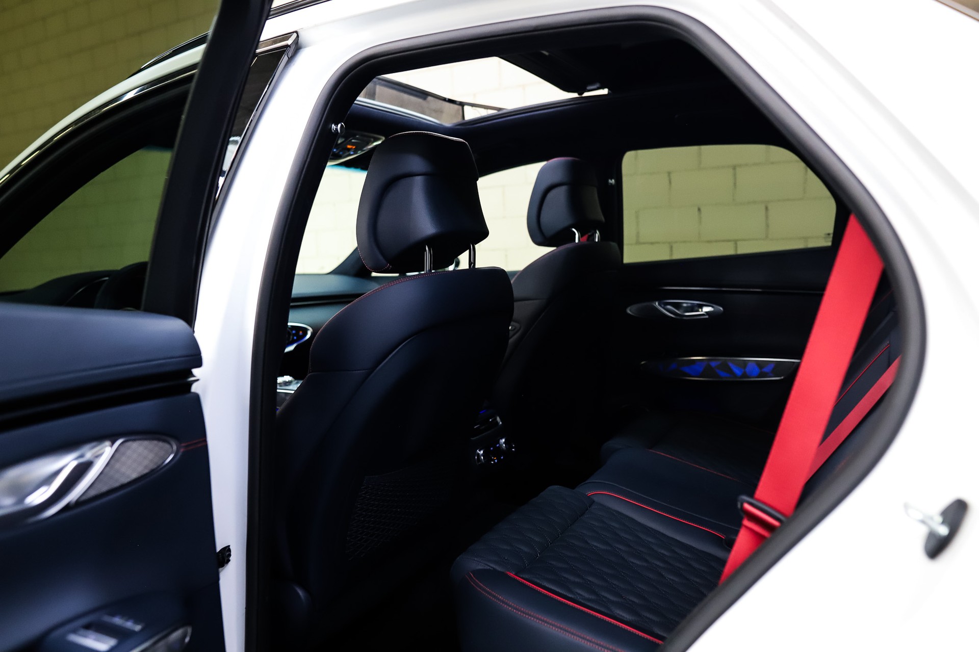 GENESIS GV70 2.5 TGDI Sport AT8 AWD Matterhorn White-image-18