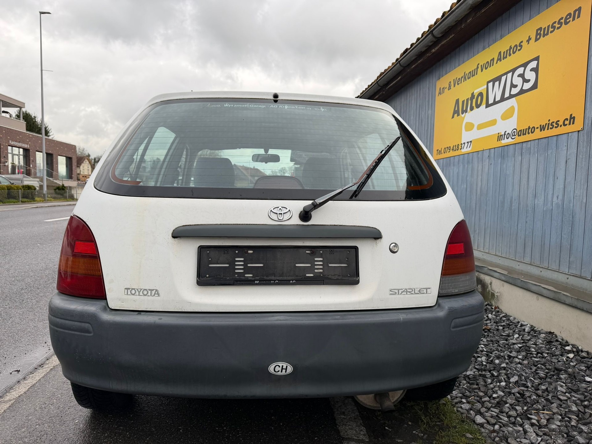 TOYOTA Starlet 1.3-showroom-element-3