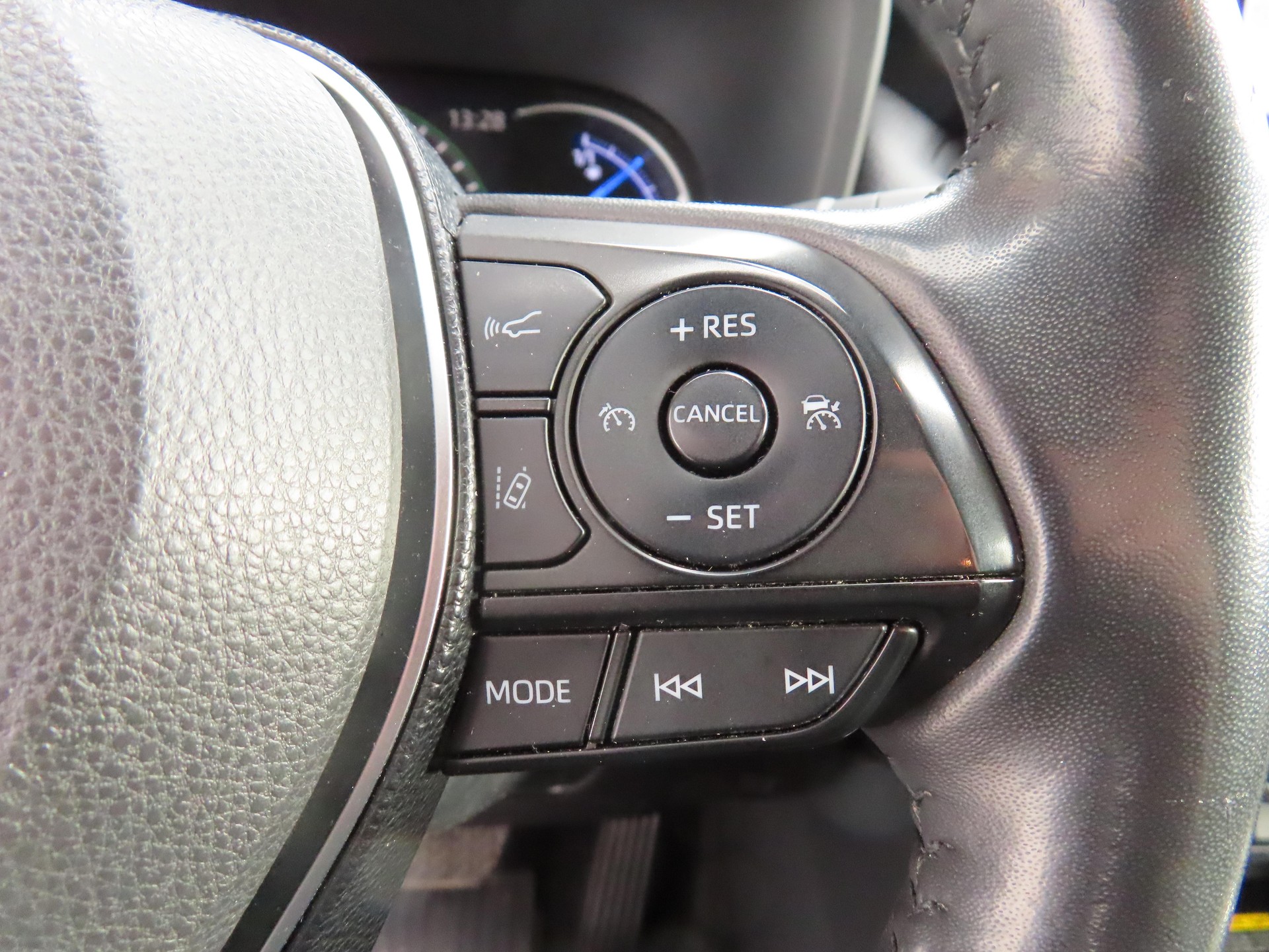 TOYOTA RAV4 2.5 HEV Style-image-15