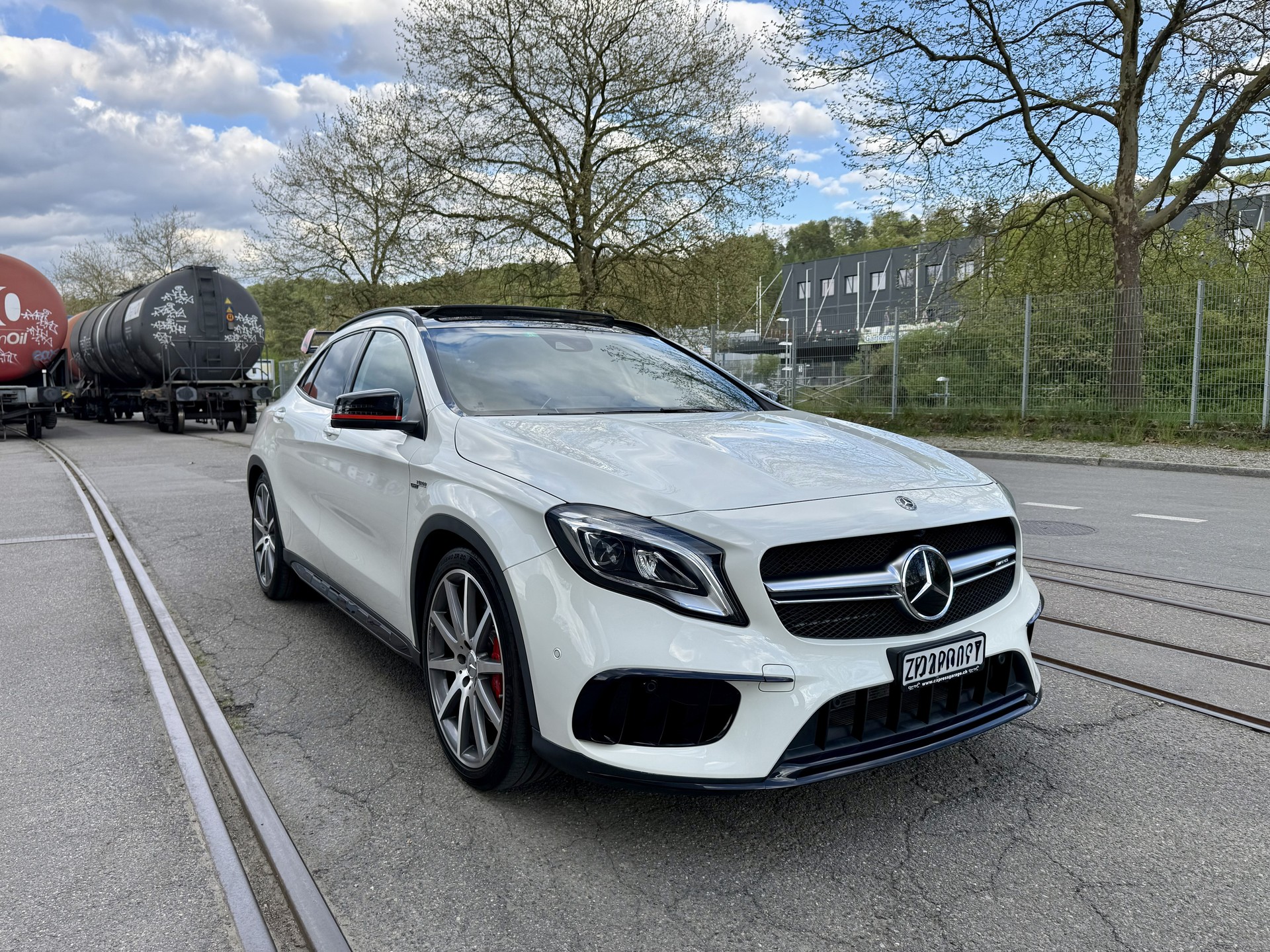 MERCEDES-BENZ GLA 45 AMG 4Matic 7G-DCT-image-2