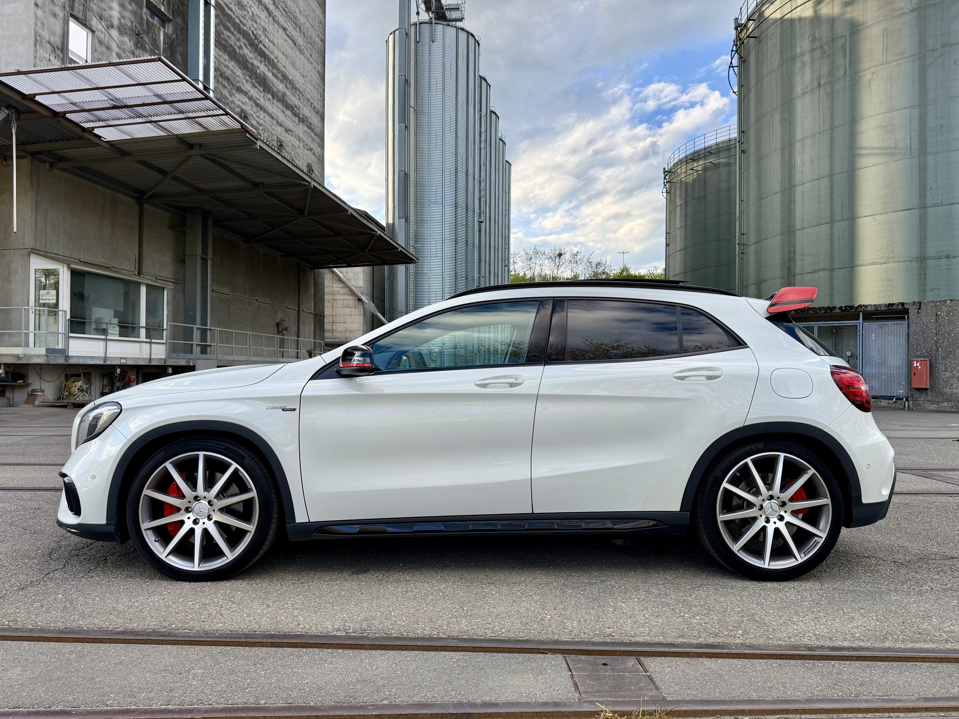 MERCEDES-BENZ GLA 45 AMG 4Matic 7G-DCT-image-3