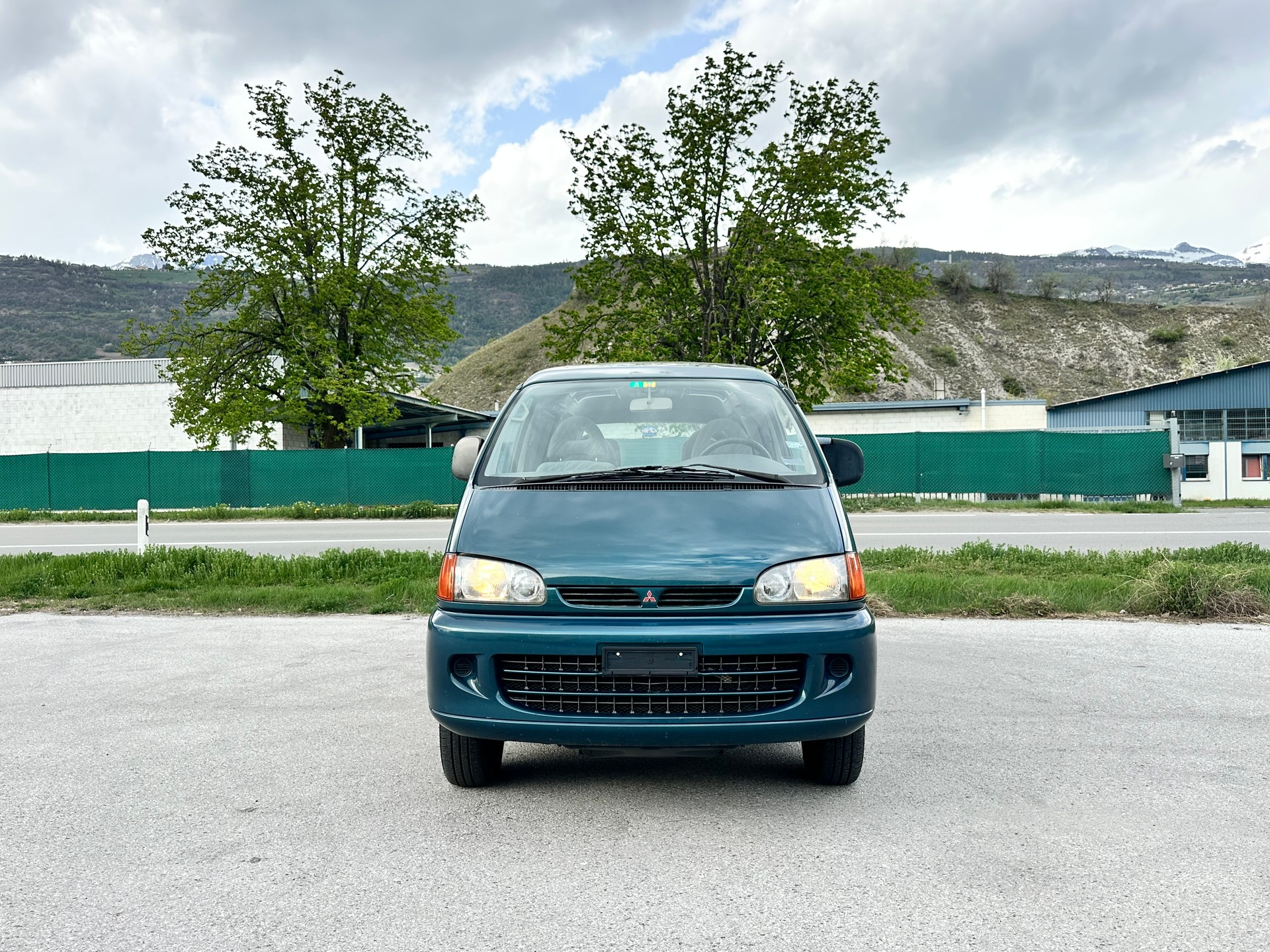 MITSUBISHI Space Gear 2.4 GLS Edit.-image-1