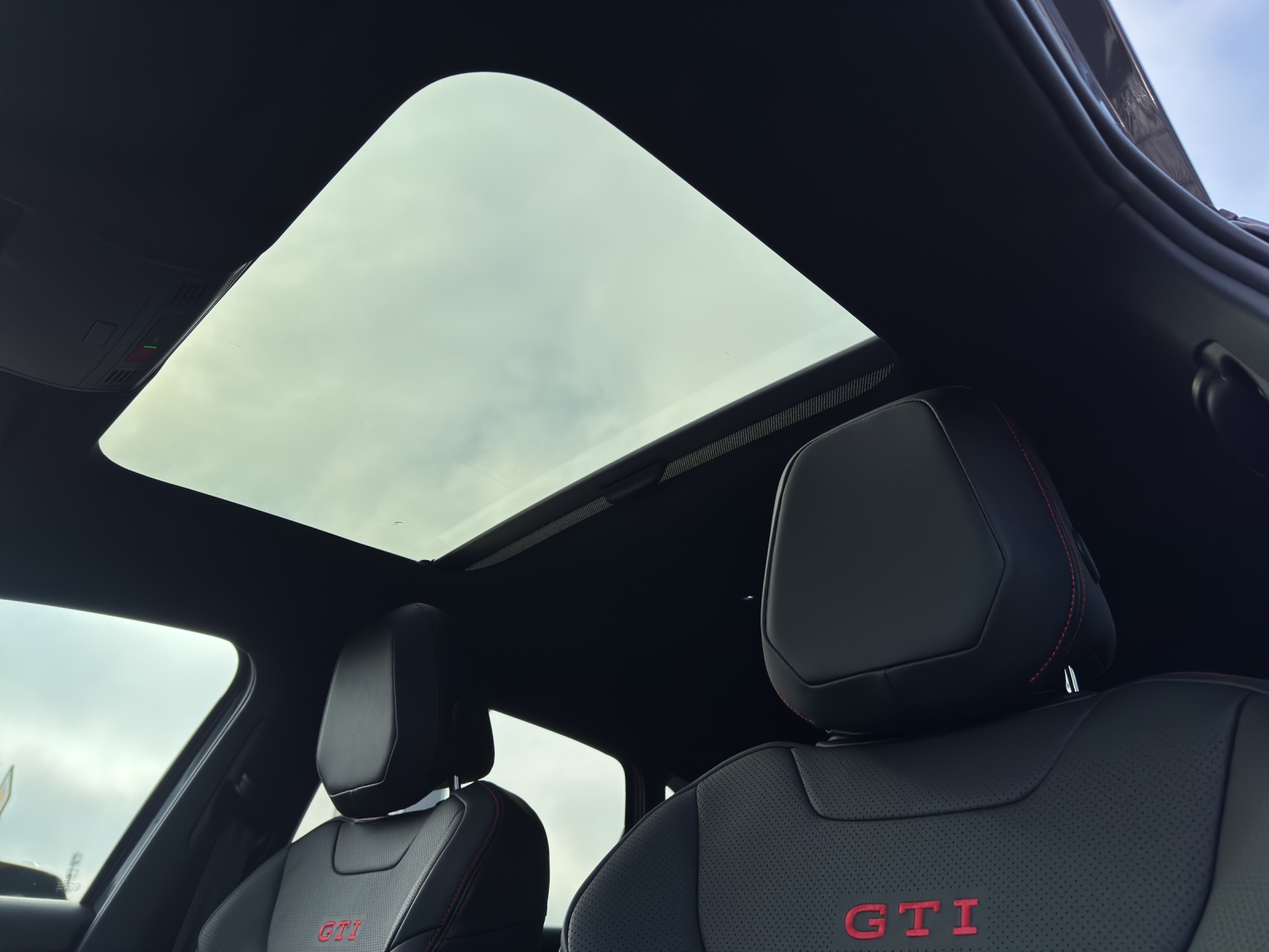 VW Polo 2.0 TSI GTI DSG-image-14