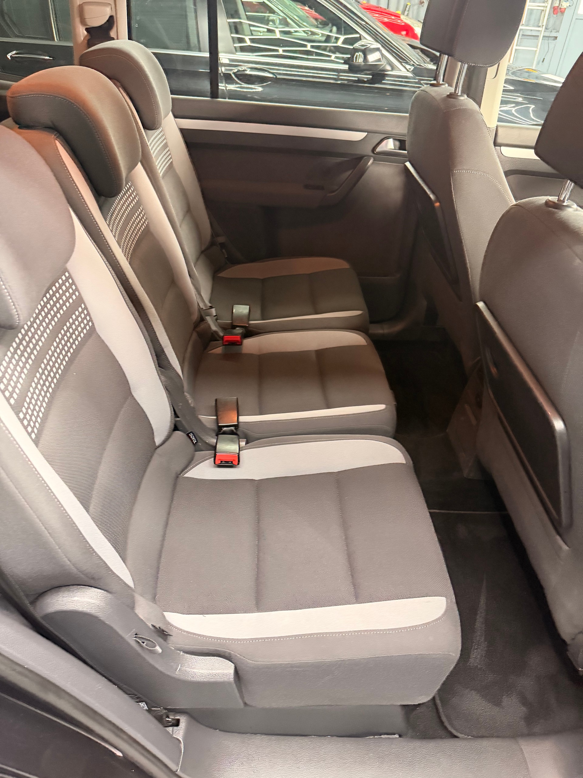 VW Touran 2.0 TDI Highline-image-4