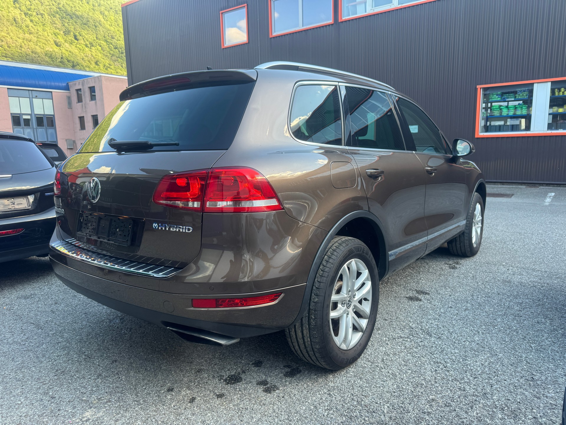 VW Touareg 3.0 TSI Hybrid Tiptronic-image-2