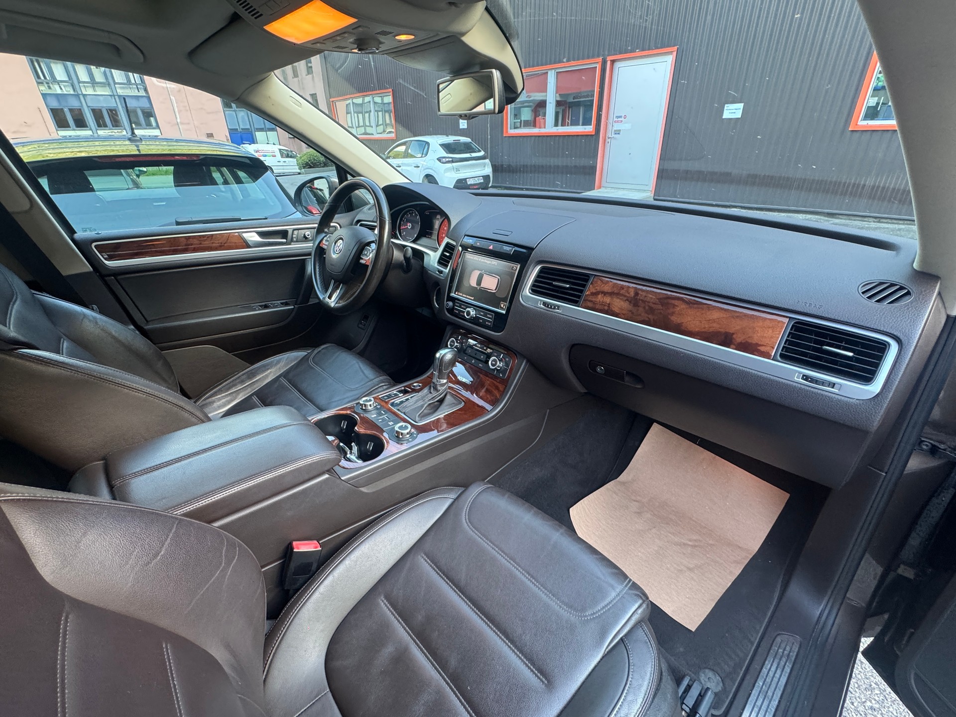 VW Touareg 3.0 TSI Hybrid Tiptronic-image-5