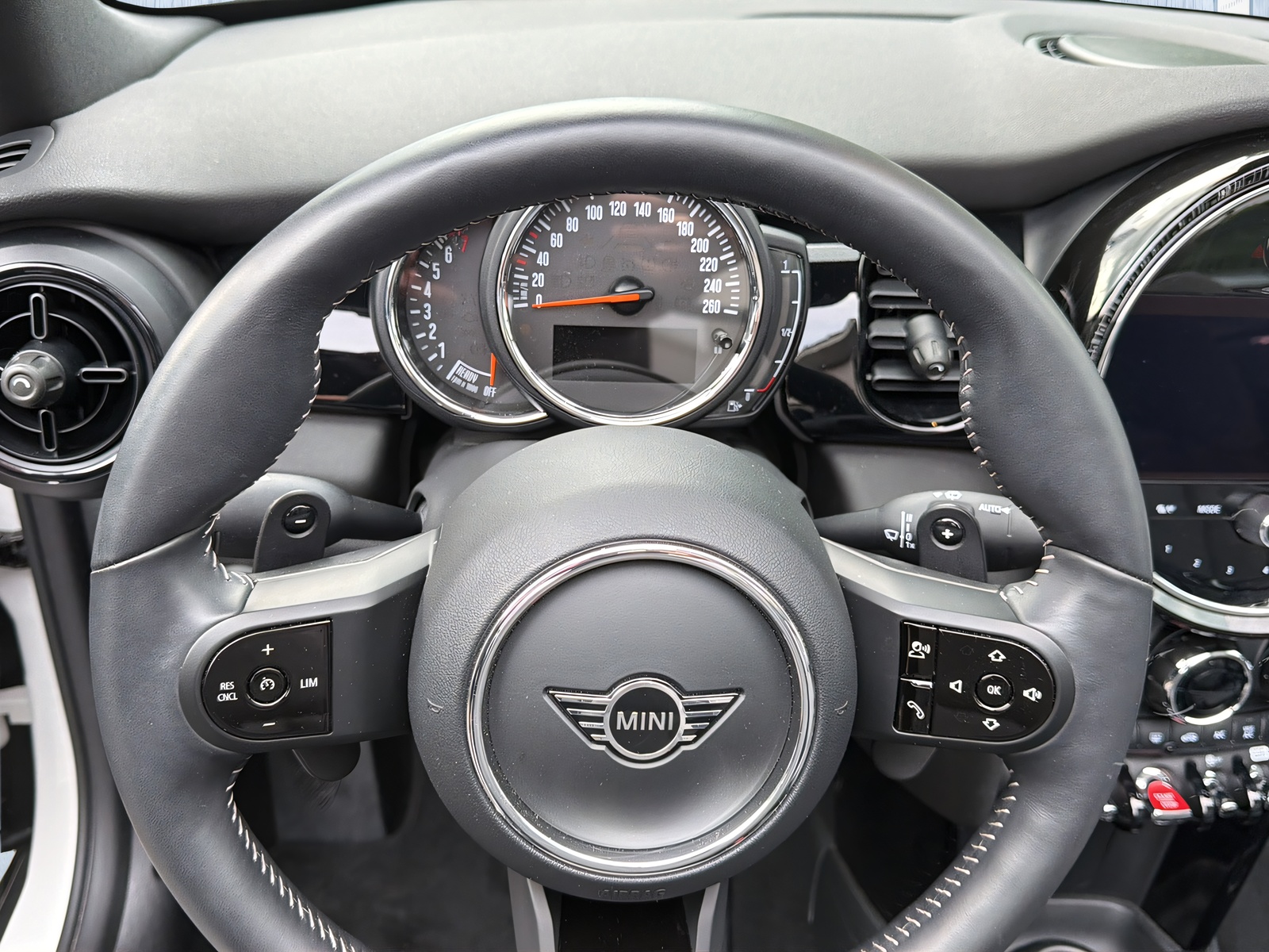MINI Cooper S Cabriolet DKG-image-12