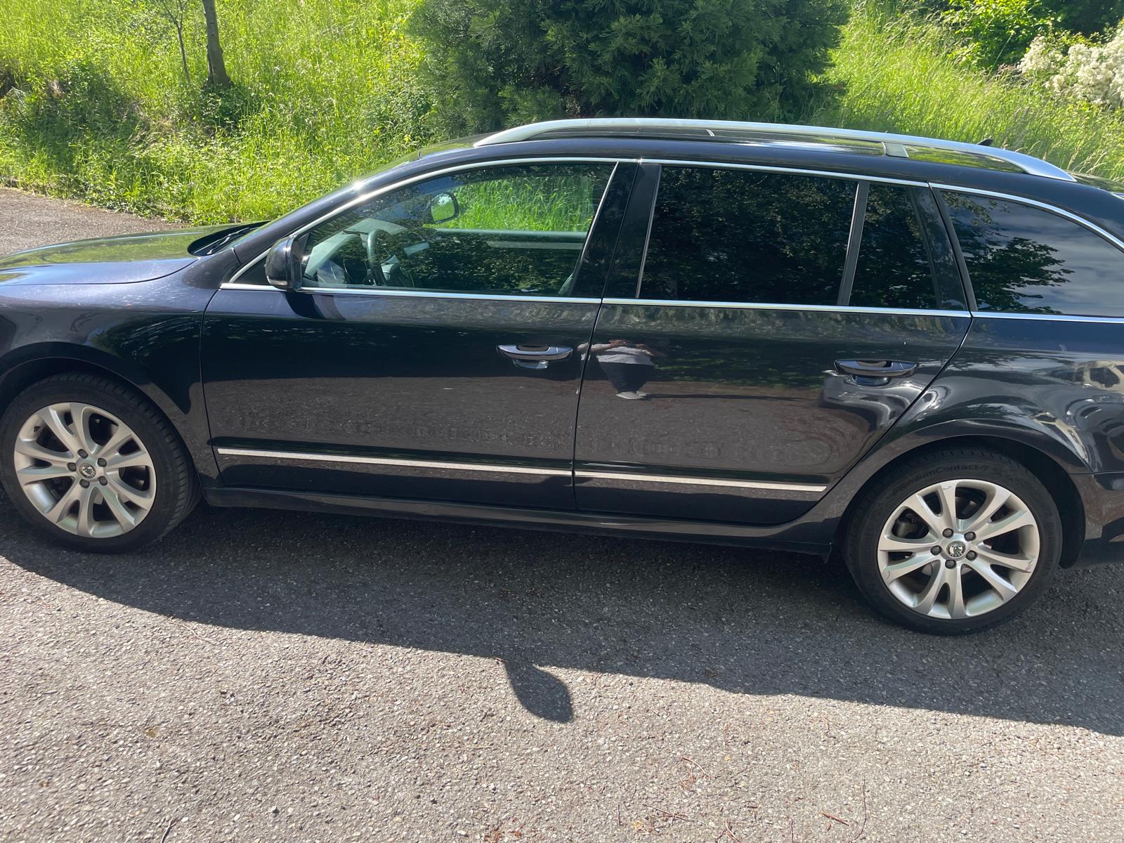 SKODA Superb Combi 2.0 TDi Ambition DSG-image-9