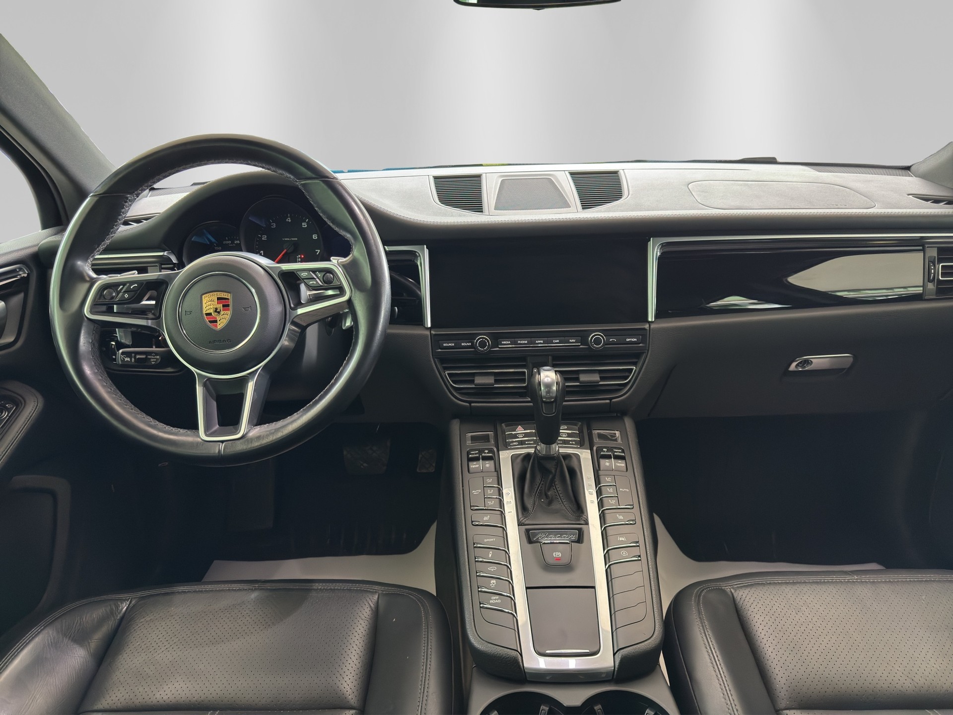 PORSCHE Macan PDK-image-9