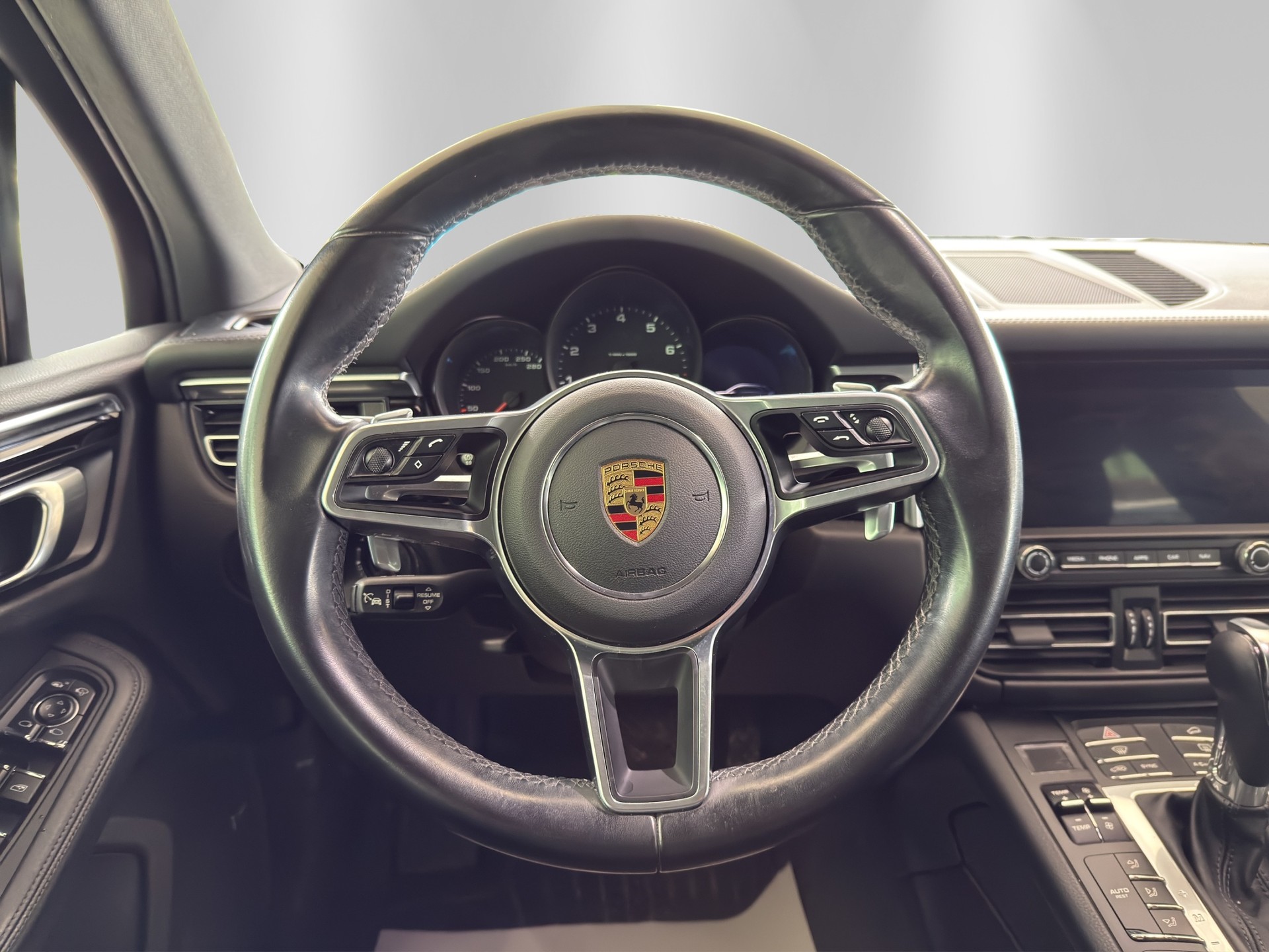 PORSCHE Macan PDK-image-10