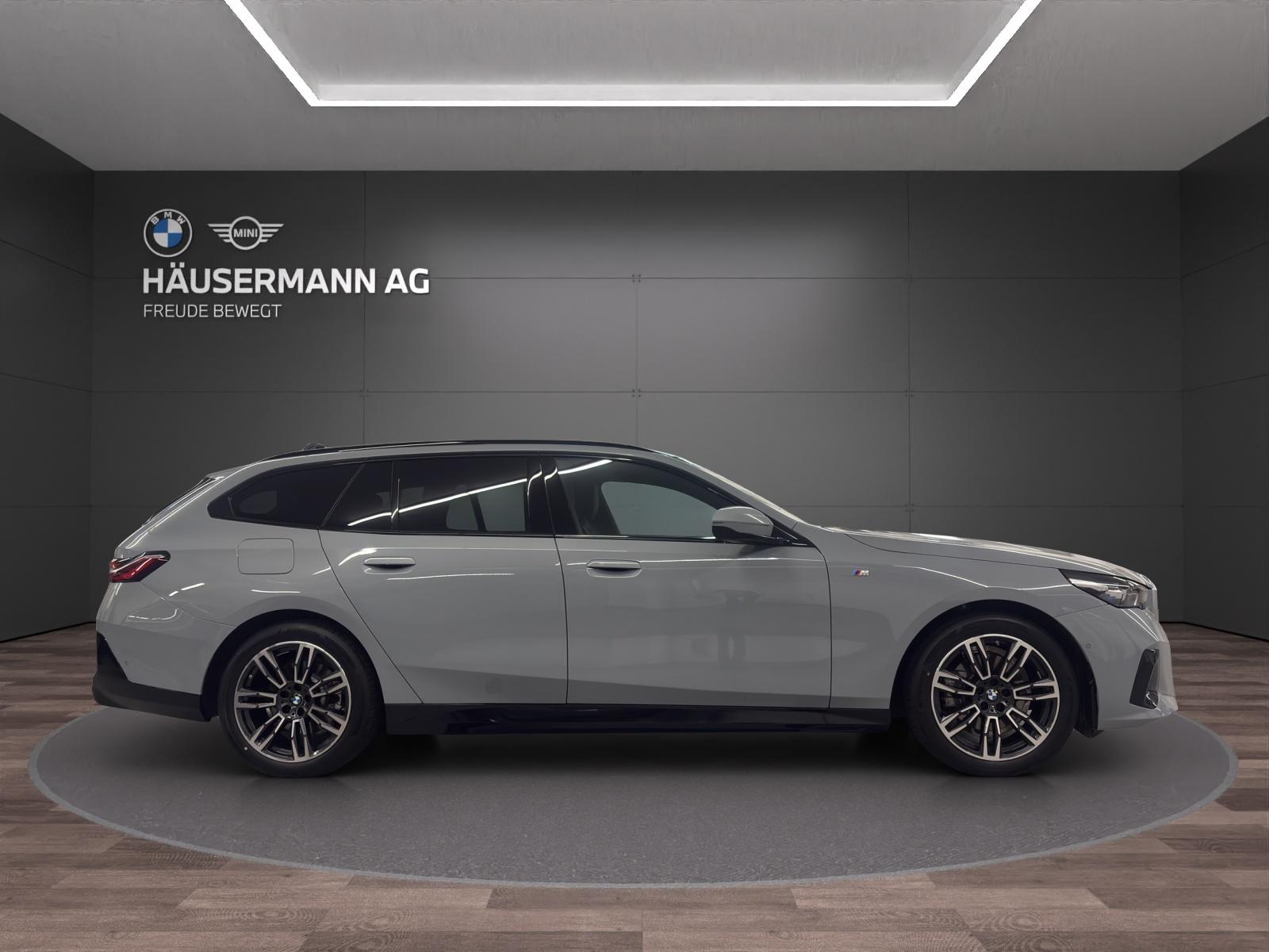 BMW 520d xDrive Touring M Sportpaket-showroom-element-3