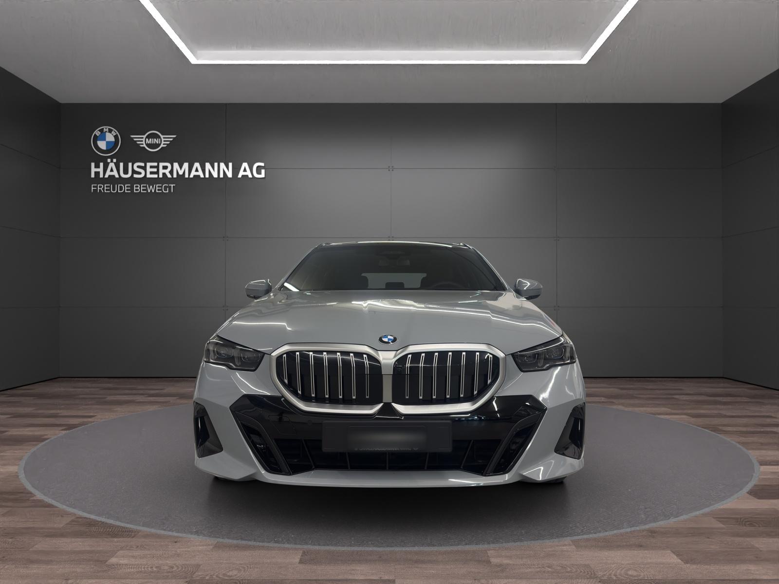 BMW 520d xDrive Touring M Sportpaket-showroom-element-1