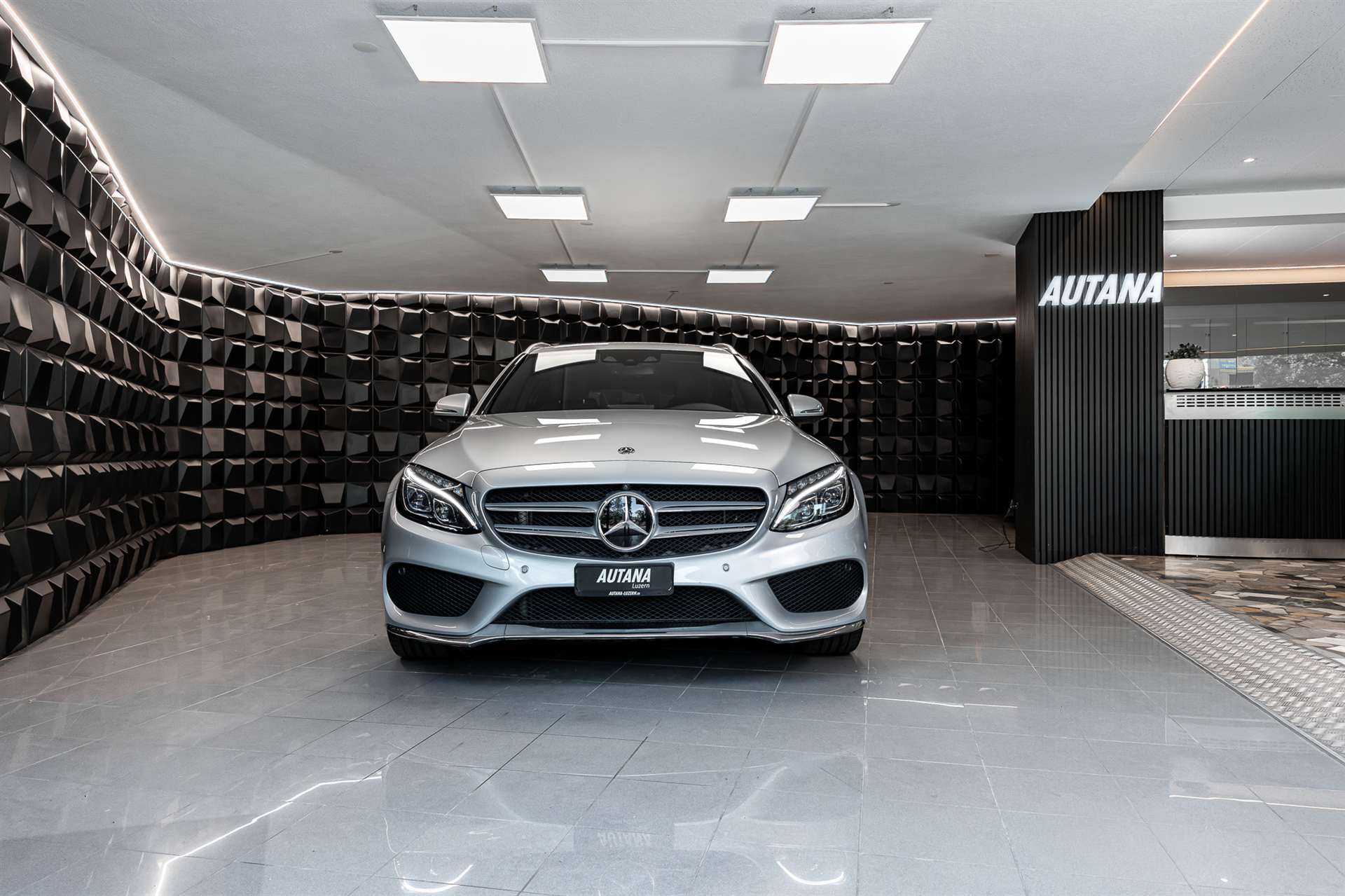 MERCEDES-BENZ C 250 d Swiss Star AMG Line 4Matic 9G-Tronic-showroom-element-3