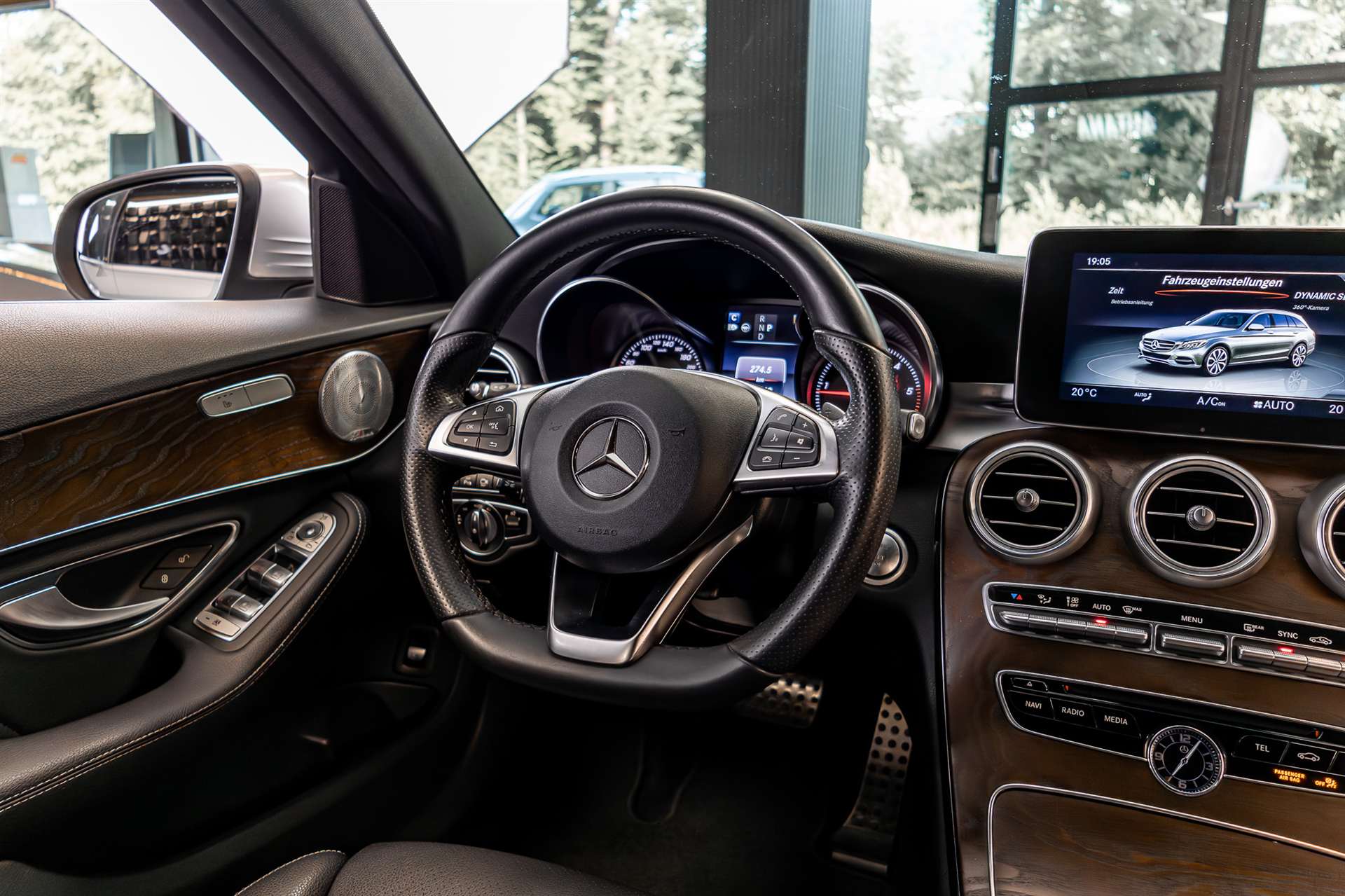 MERCEDES-BENZ C 250 d Swiss Star AMG Line 4Matic 9G-Tronic-image-6