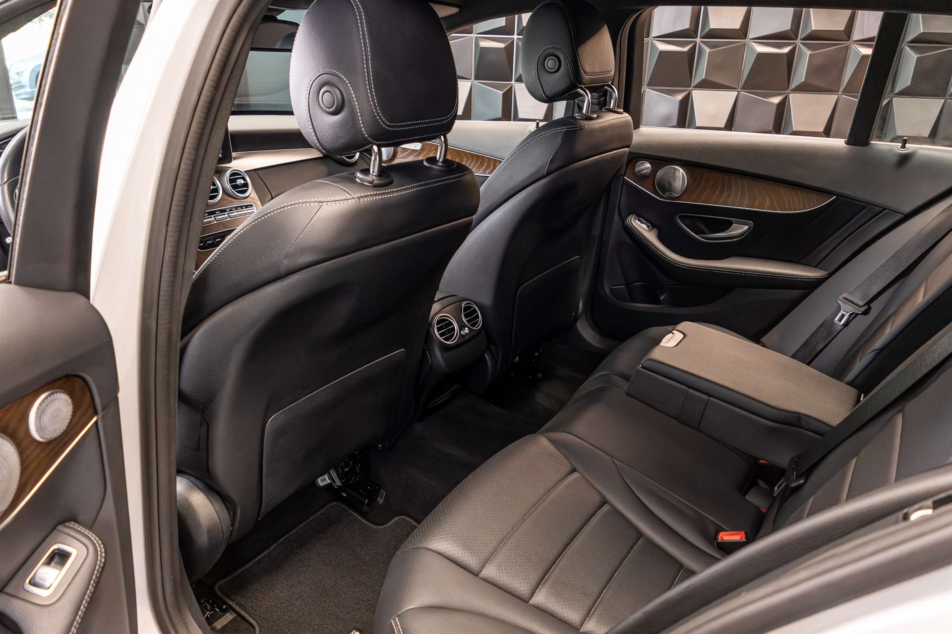 MERCEDES-BENZ C 250 d Swiss Star AMG Line 4Matic 9G-Tronic-image-19
