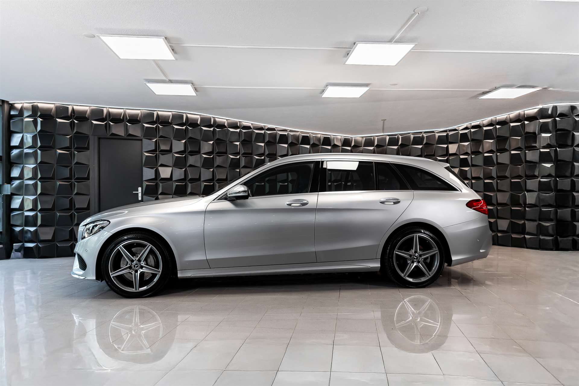 MERCEDES-BENZ C 250 d Swiss Star AMG Line 4Matic 9G-Tronic-showroom-element-1