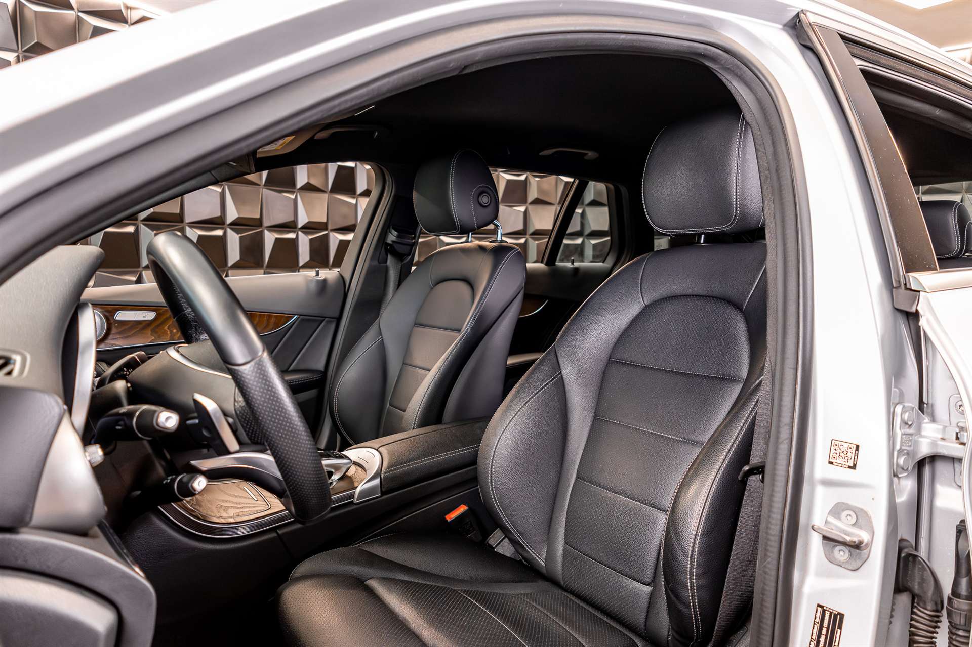 MERCEDES-BENZ C 250 d Swiss Star AMG Line 4Matic 9G-Tronic-image-11