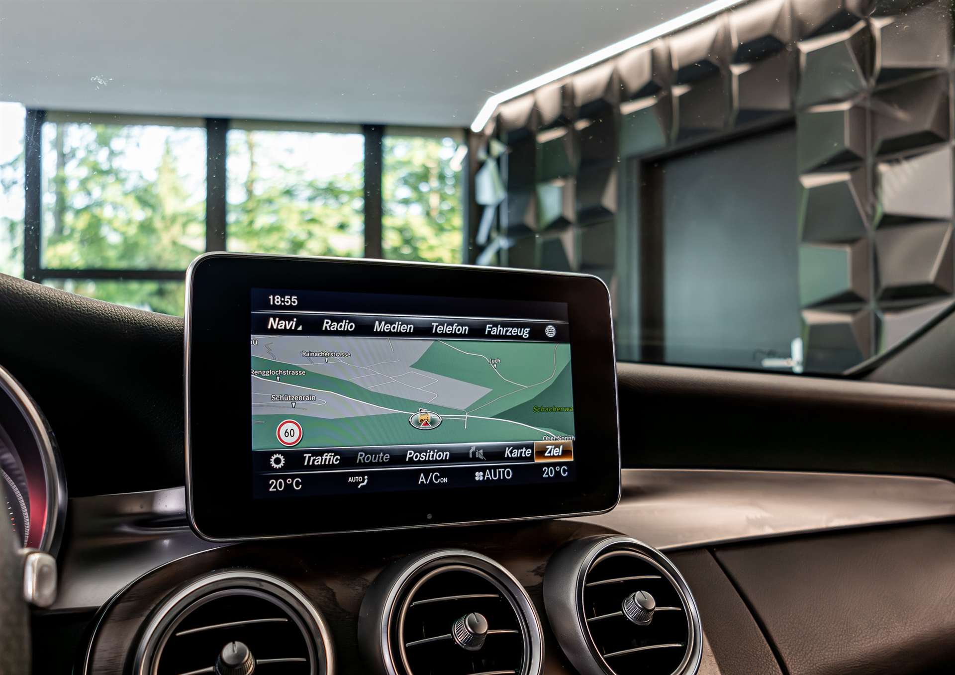 MERCEDES-BENZ C 250 d Swiss Star AMG Line 4Matic 9G-Tronic-image-13