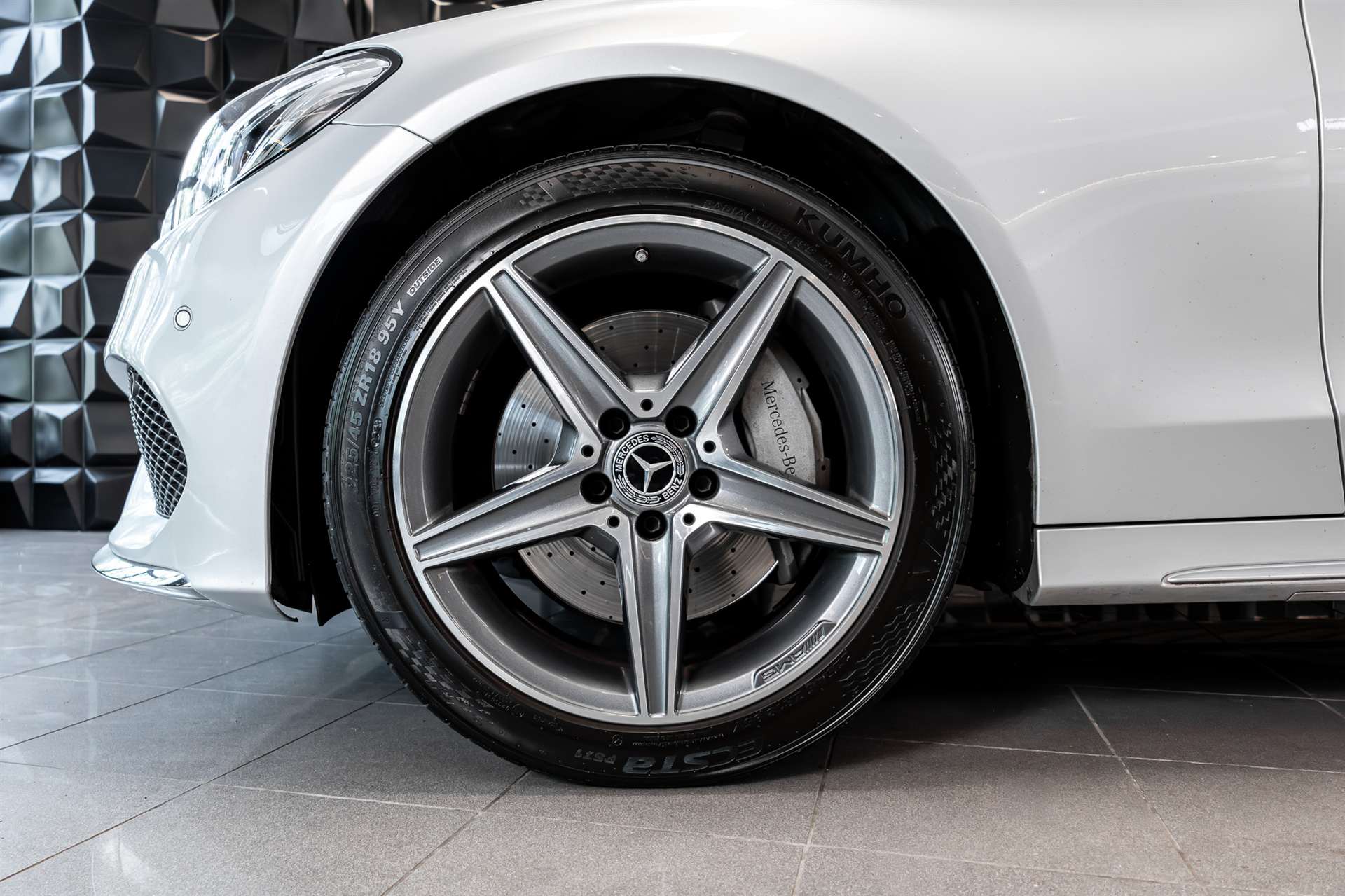 MERCEDES-BENZ C 250 d Swiss Star AMG Line 4Matic 9G-Tronic-image-25