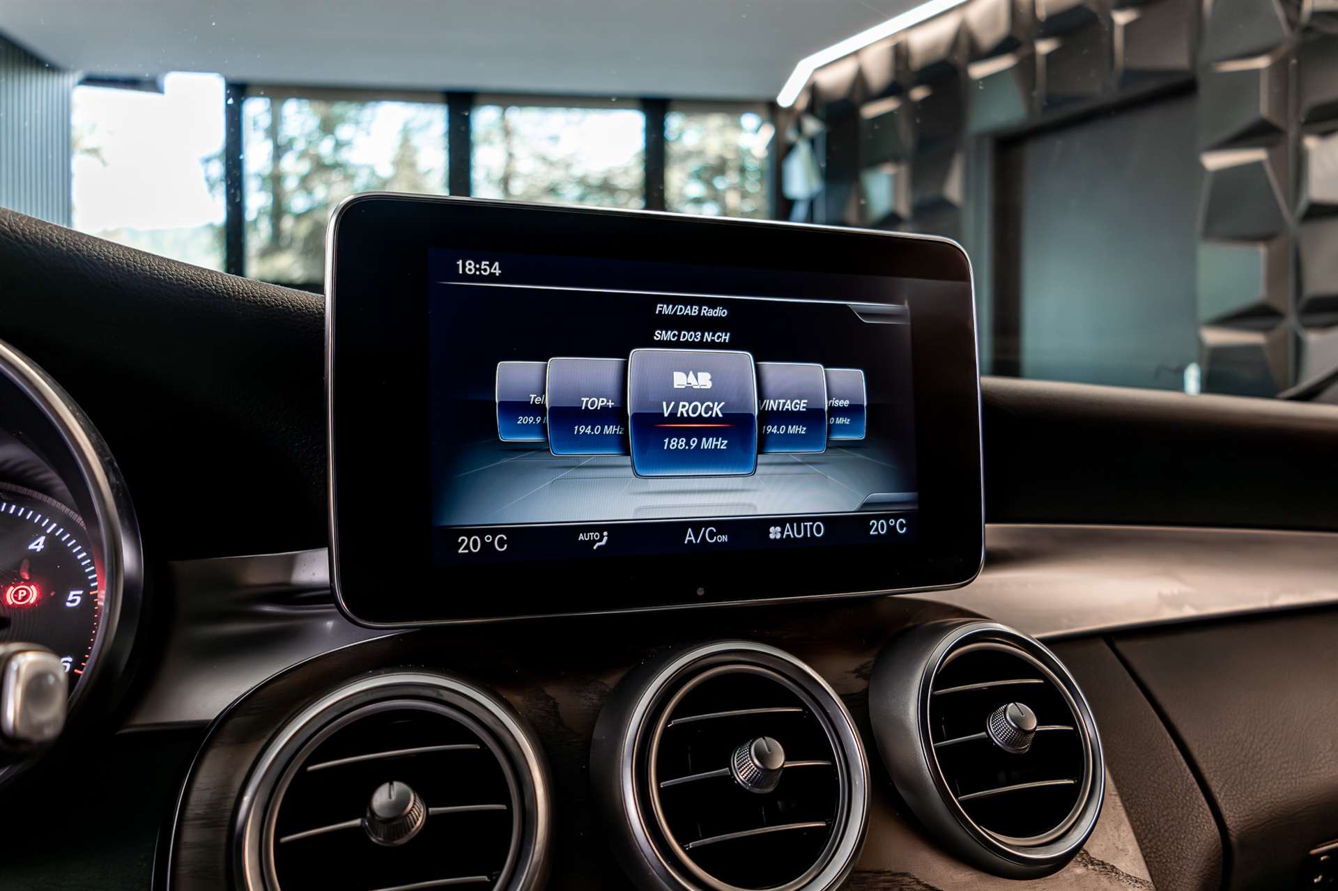 MERCEDES-BENZ C 250 d Swiss Star AMG Line 4Matic 9G-Tronic-image-12