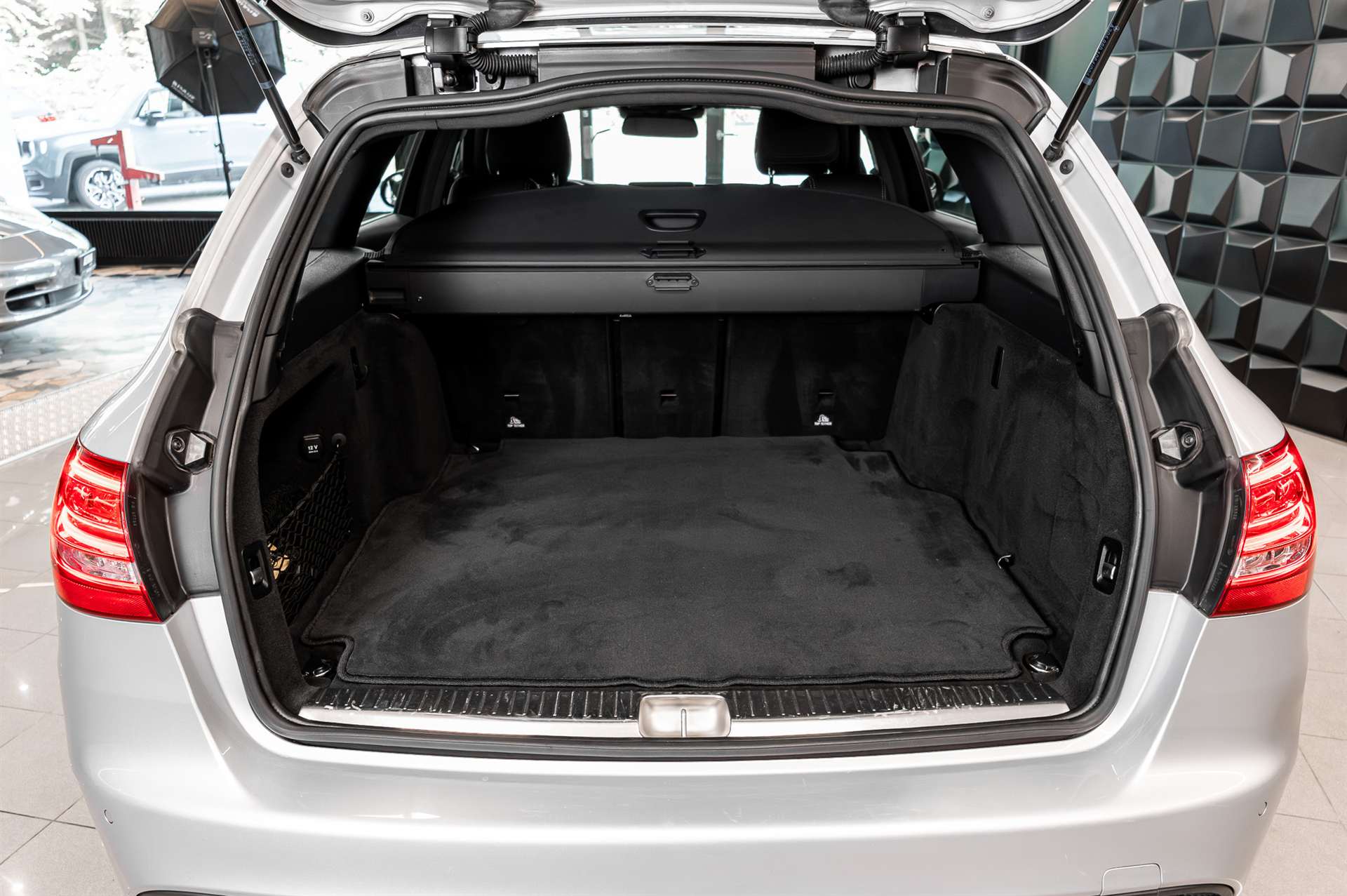 MERCEDES-BENZ C 250 d Swiss Star AMG Line 4Matic 9G-Tronic-image-21