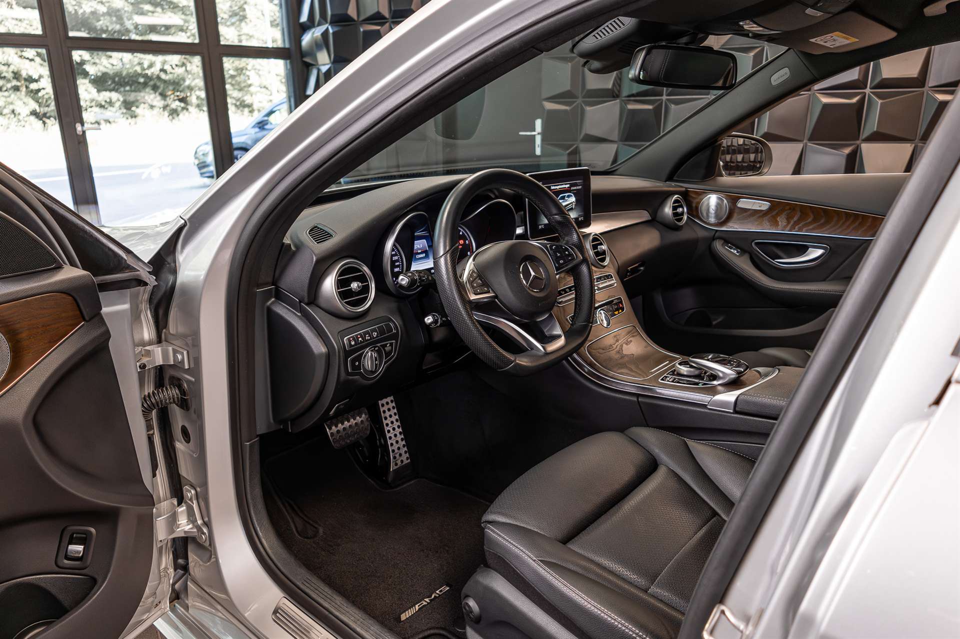 MERCEDES-BENZ C 250 d Swiss Star AMG Line 4Matic 9G-Tronic-image-10