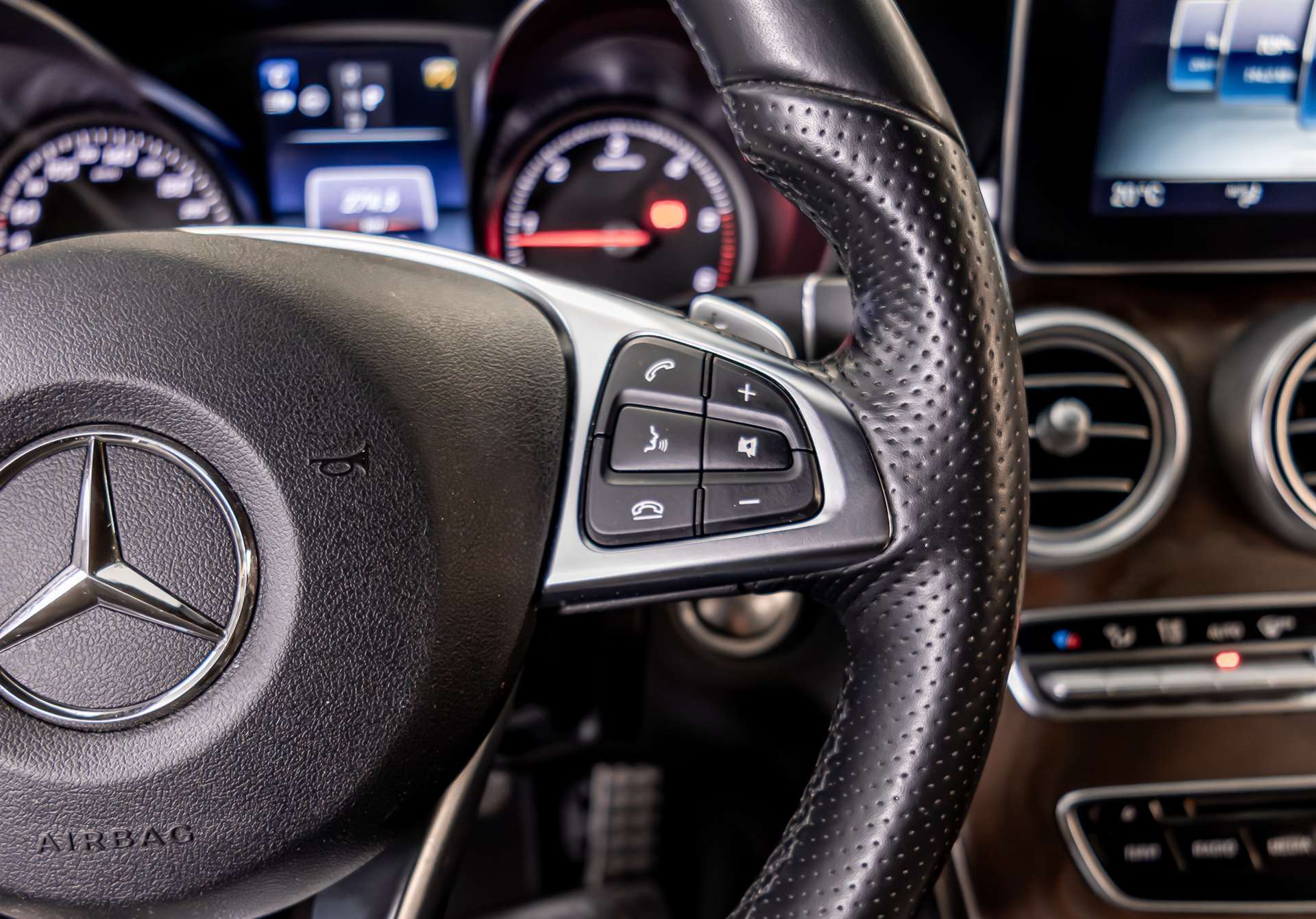 MERCEDES-BENZ C 250 d Swiss Star AMG Line 4Matic 9G-Tronic-image-8