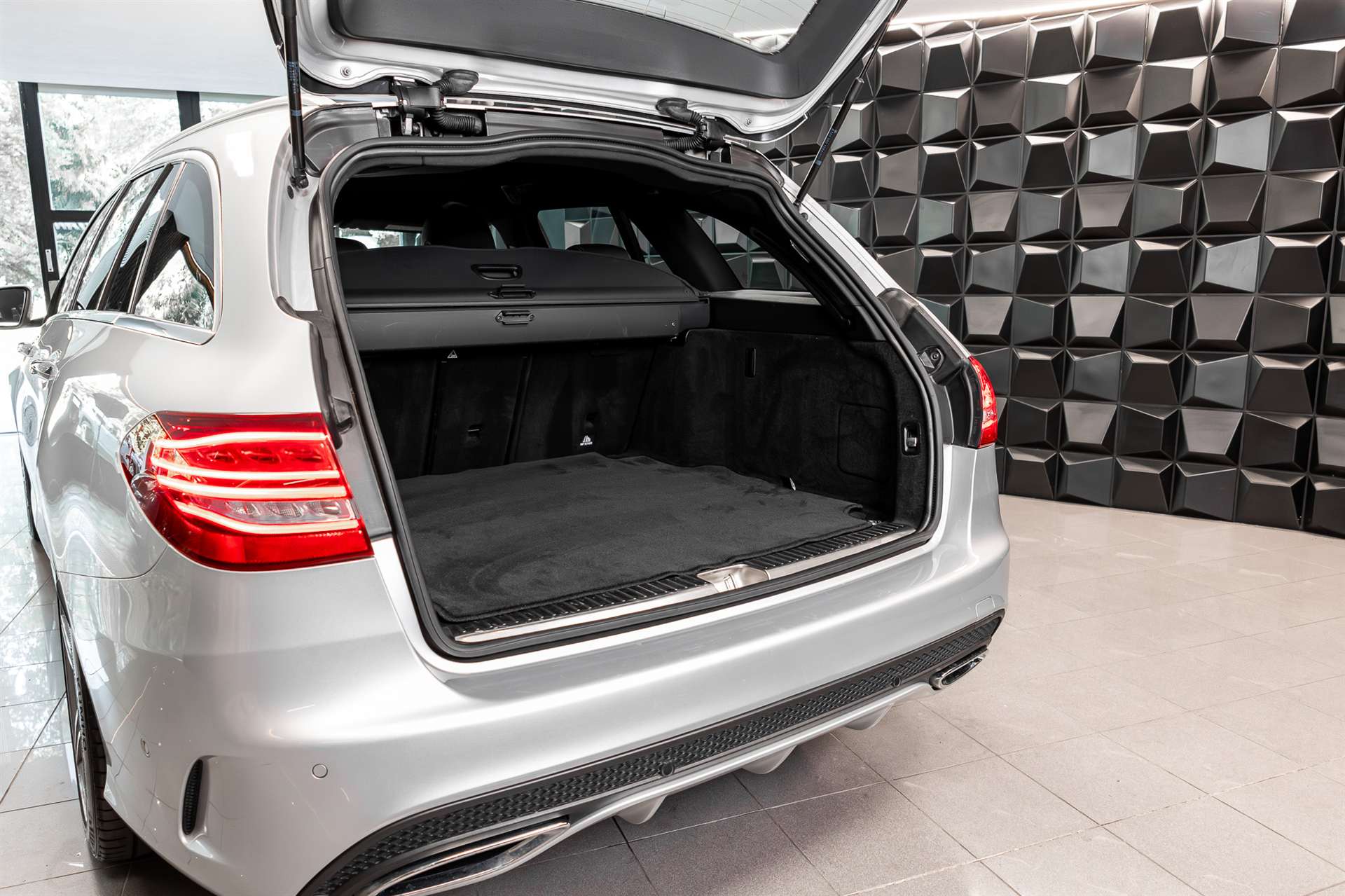 MERCEDES-BENZ C 250 d Swiss Star AMG Line 4Matic 9G-Tronic-image-22
