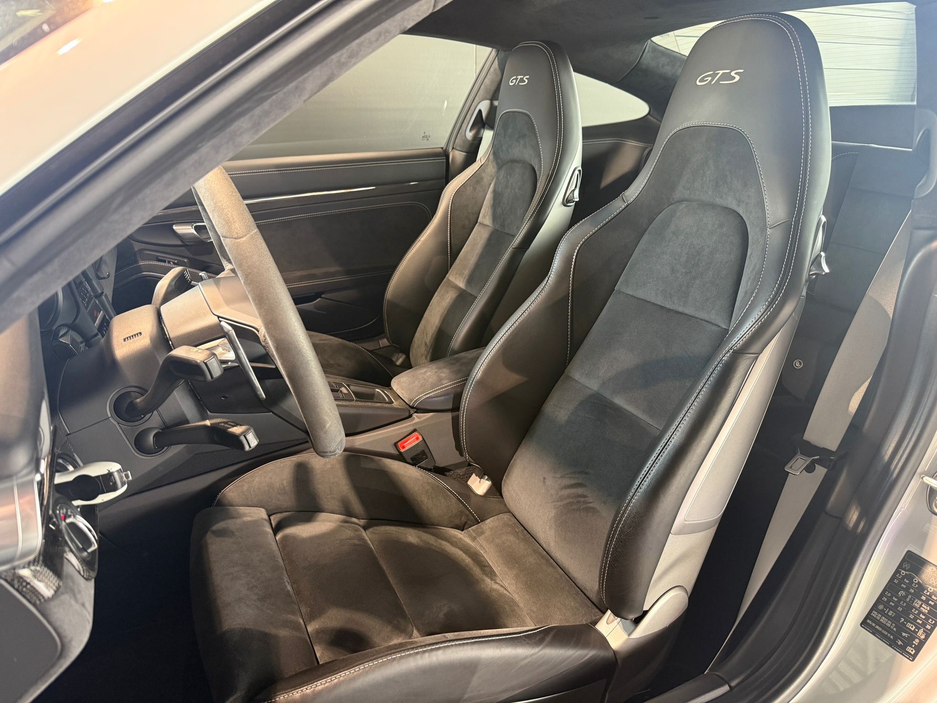 PORSCHE 911 Carrera 4 GTS PDK-image-9