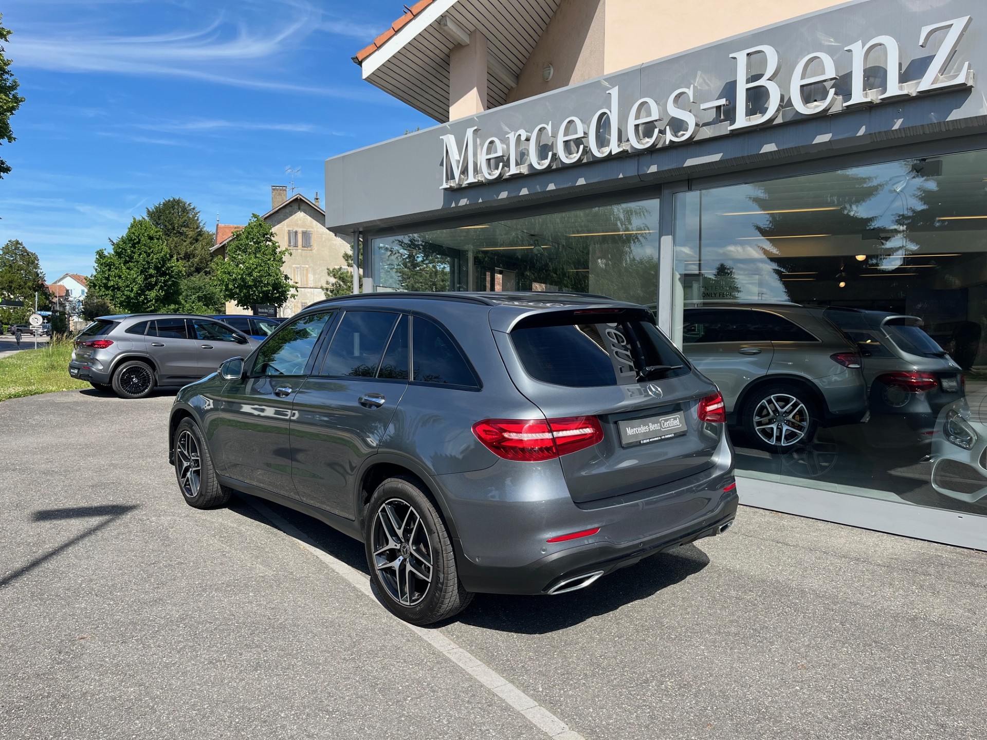 MERCEDES-BENZ GLC 250 d AMG Line 4Matic 9G-Tronic-showroom-element-3