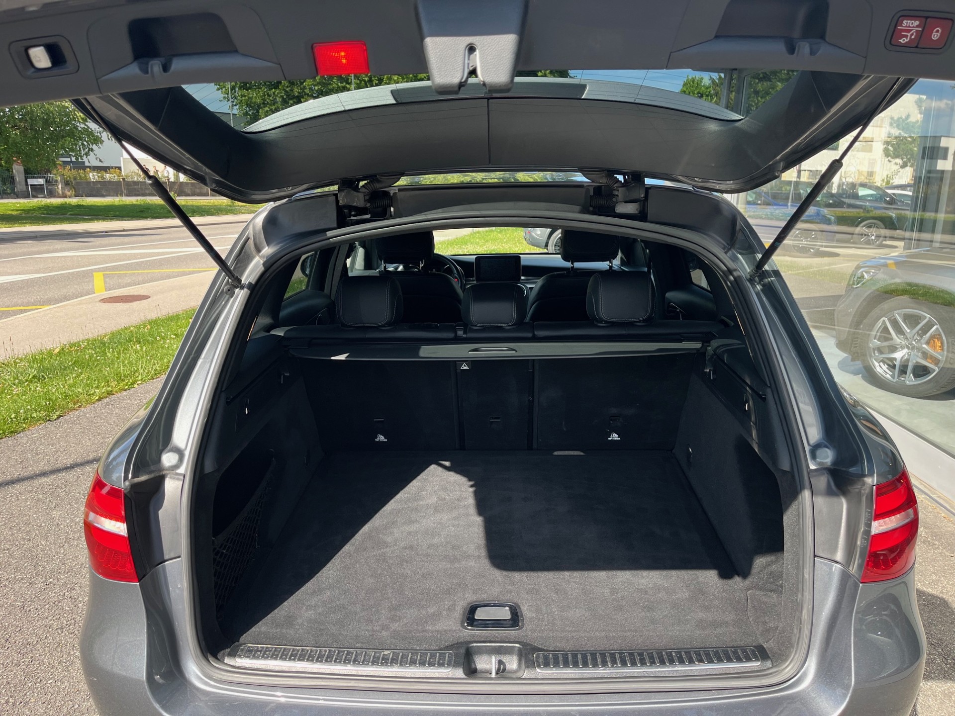 MERCEDES-BENZ GLC 250 d AMG Line 4Matic 9G-Tronic-image-16