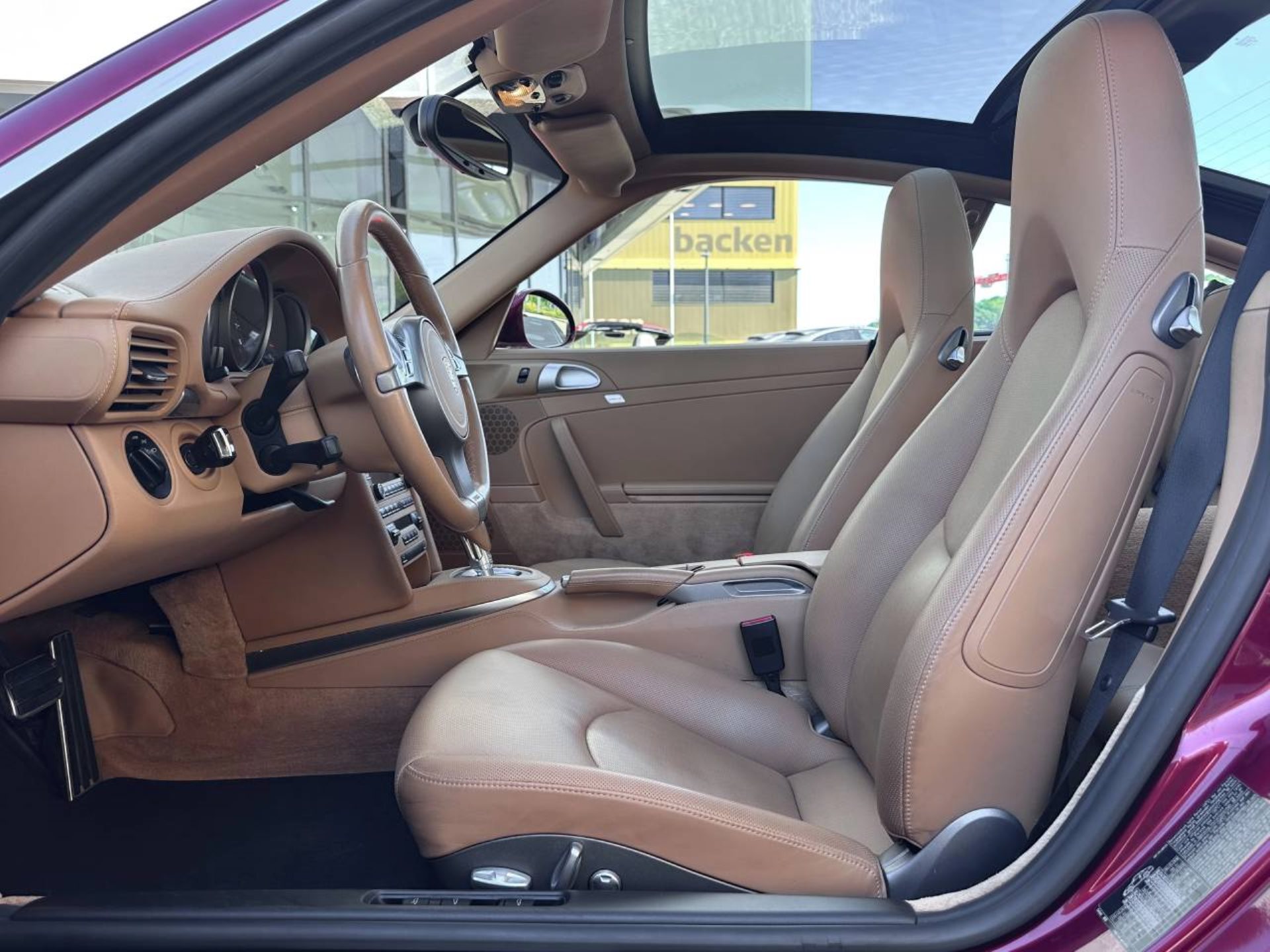 PORSCHE 911 Targa 4-image-17