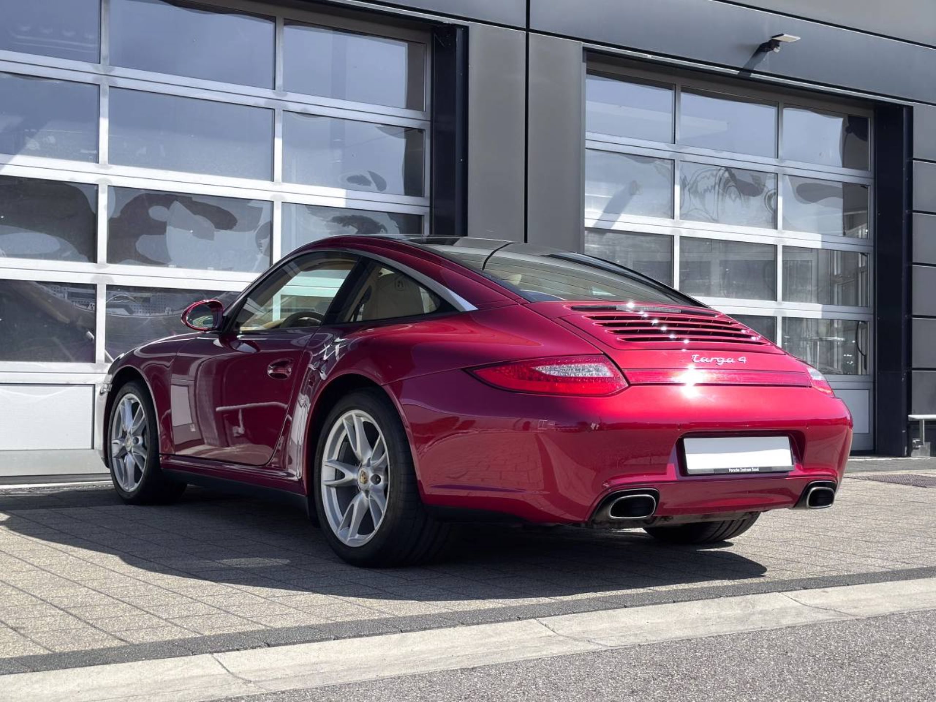 PORSCHE 911 Targa 4-image-11