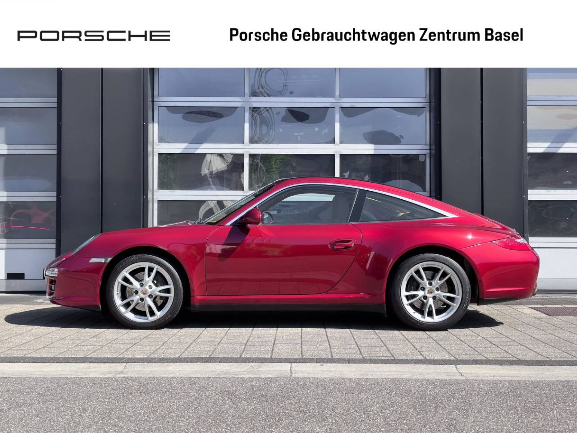 PORSCHE 911 Targa 4-showroom-element-1