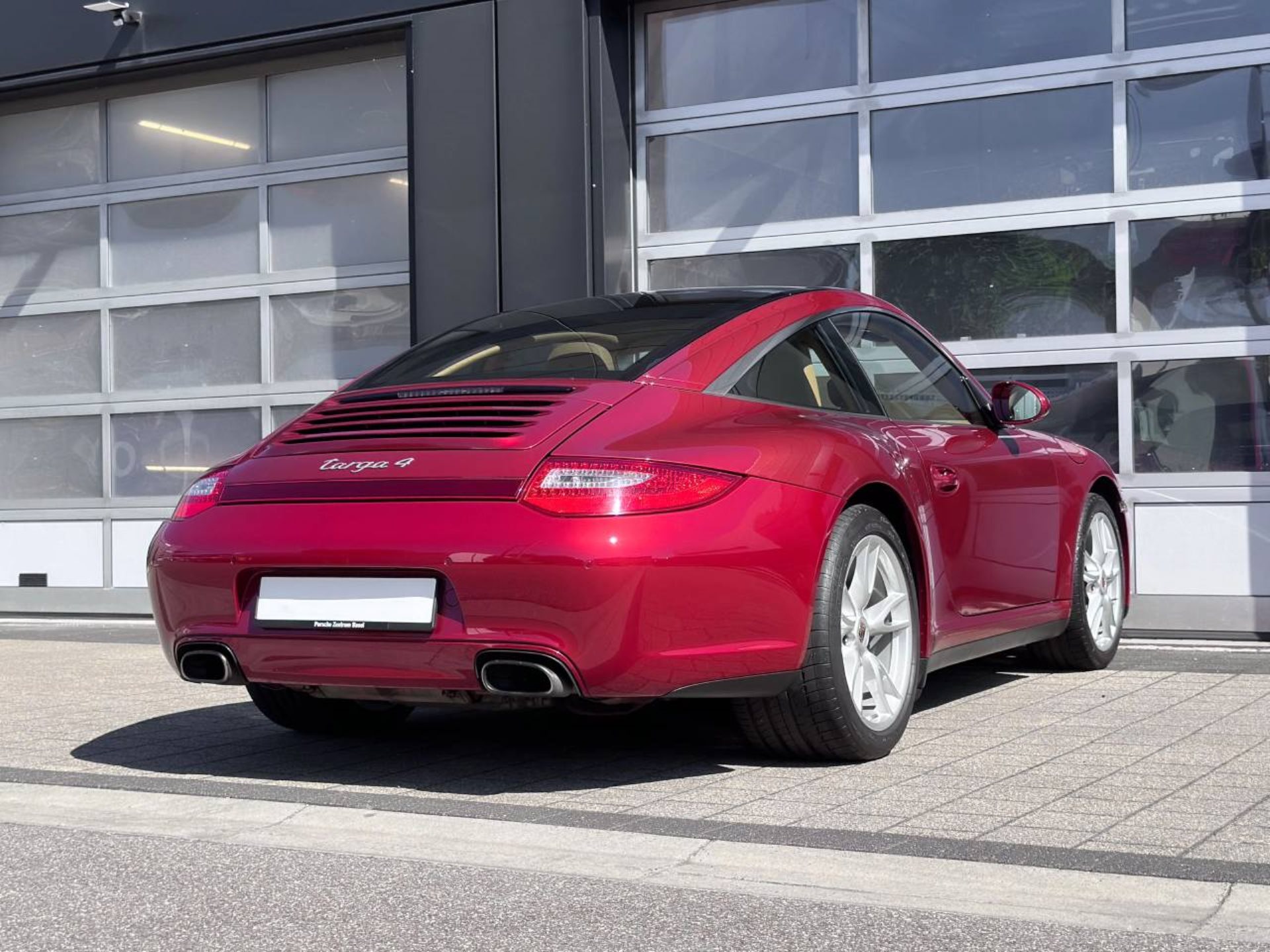 PORSCHE 911 Targa 4-image-10
