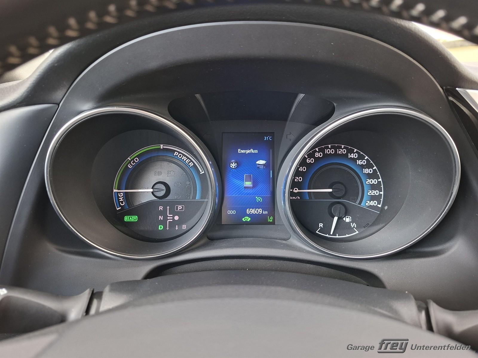 TOYOTA Auris 1.8 HSD Trend e-CVT-image-9