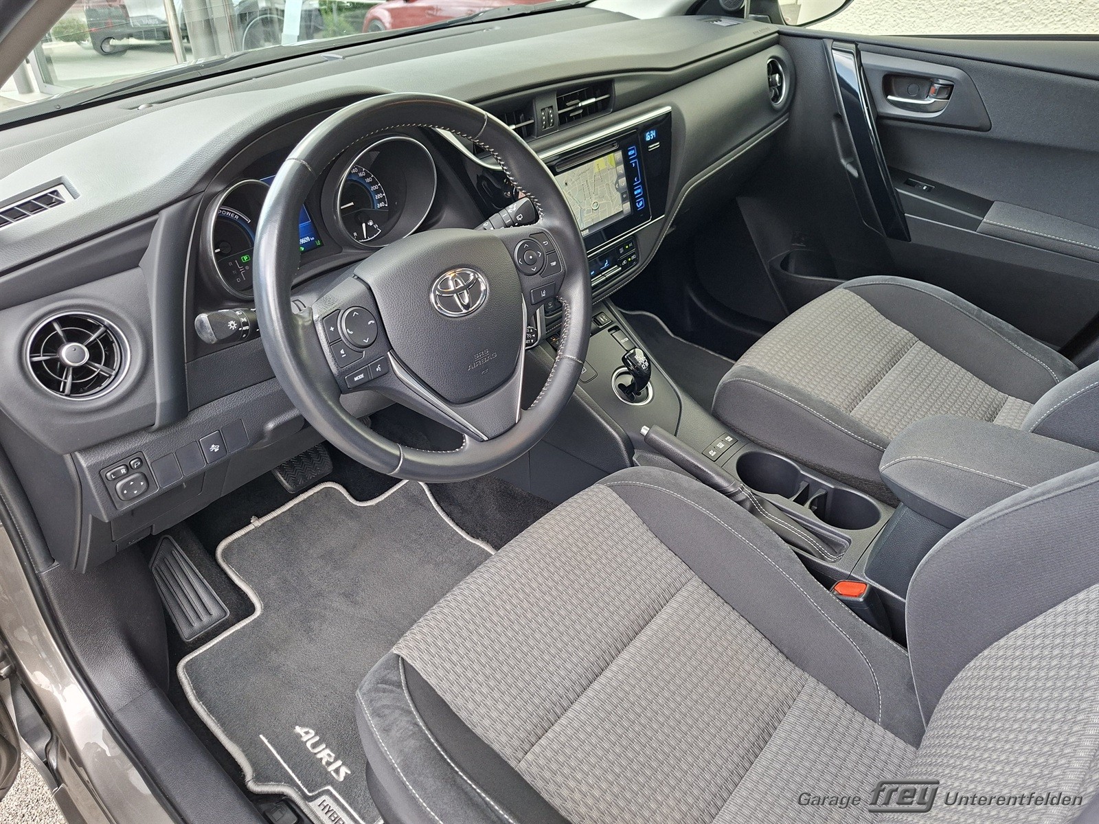 TOYOTA Auris 1.8 HSD Trend e-CVT-image-6