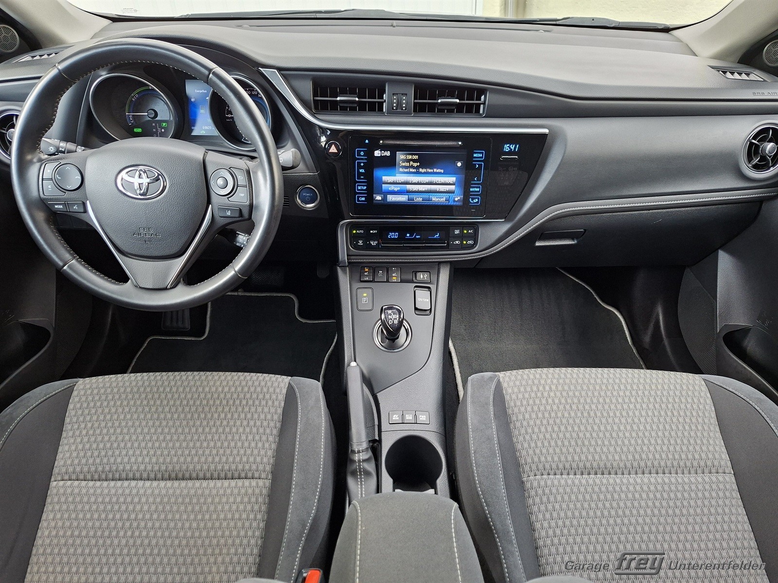 TOYOTA Auris 1.8 HSD Trend e-CVT-image-7