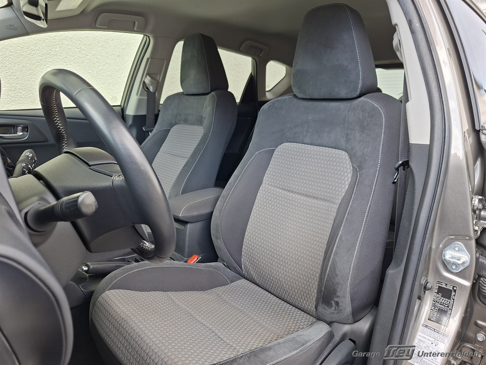 TOYOTA Auris 1.8 HSD Trend e-CVT-image-4
