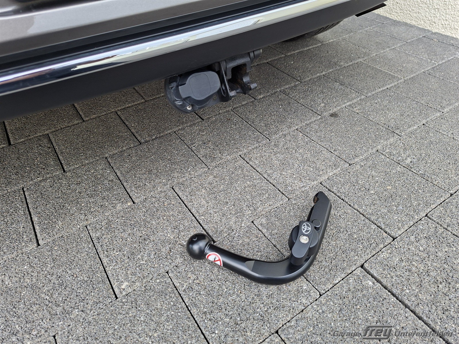 TOYOTA Auris 1.8 HSD Trend e-CVT-image-14