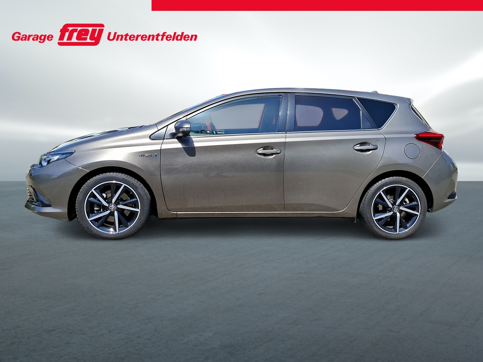 TOYOTA Auris 1.8 HSD Trend e-CVT-image-2