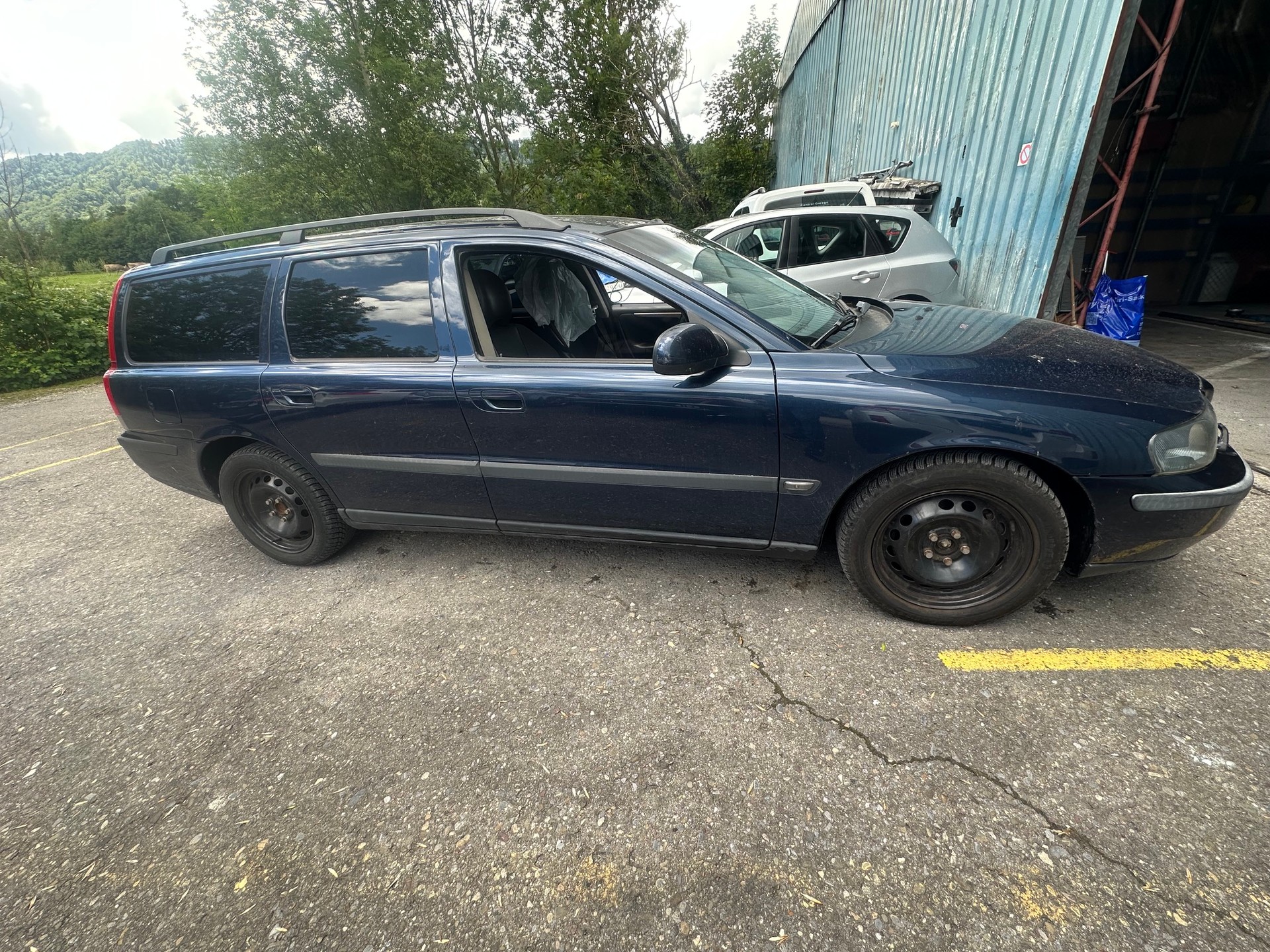 VOLVO V70 D5-image-3