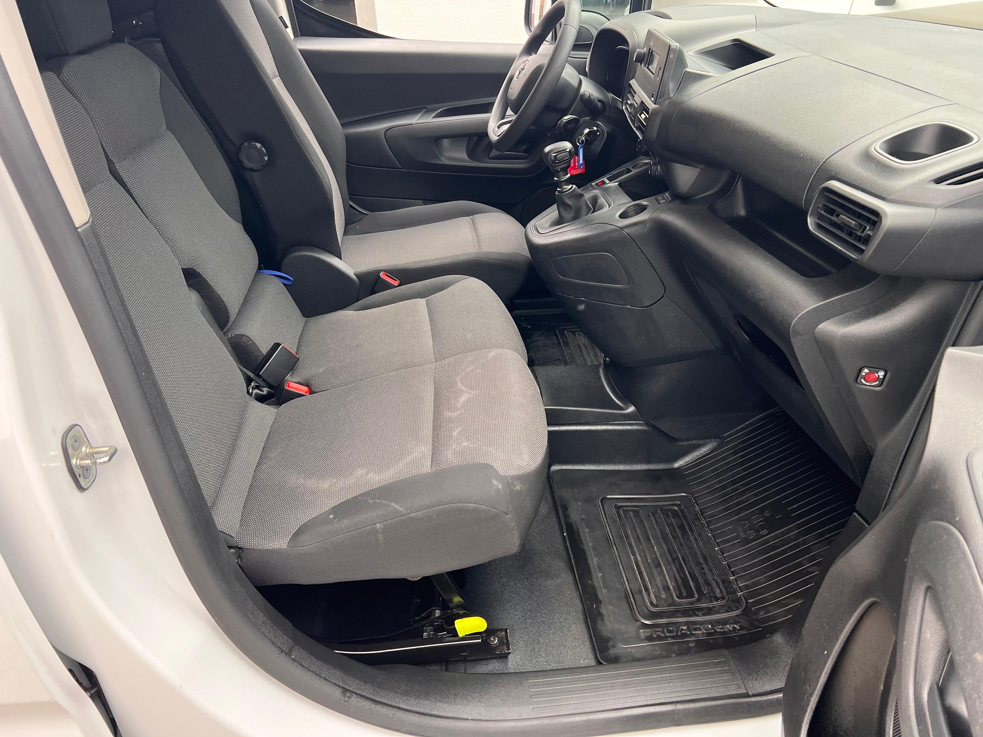 TOYOTA PROACE CITY Van L1 1.2 Active-image-11
